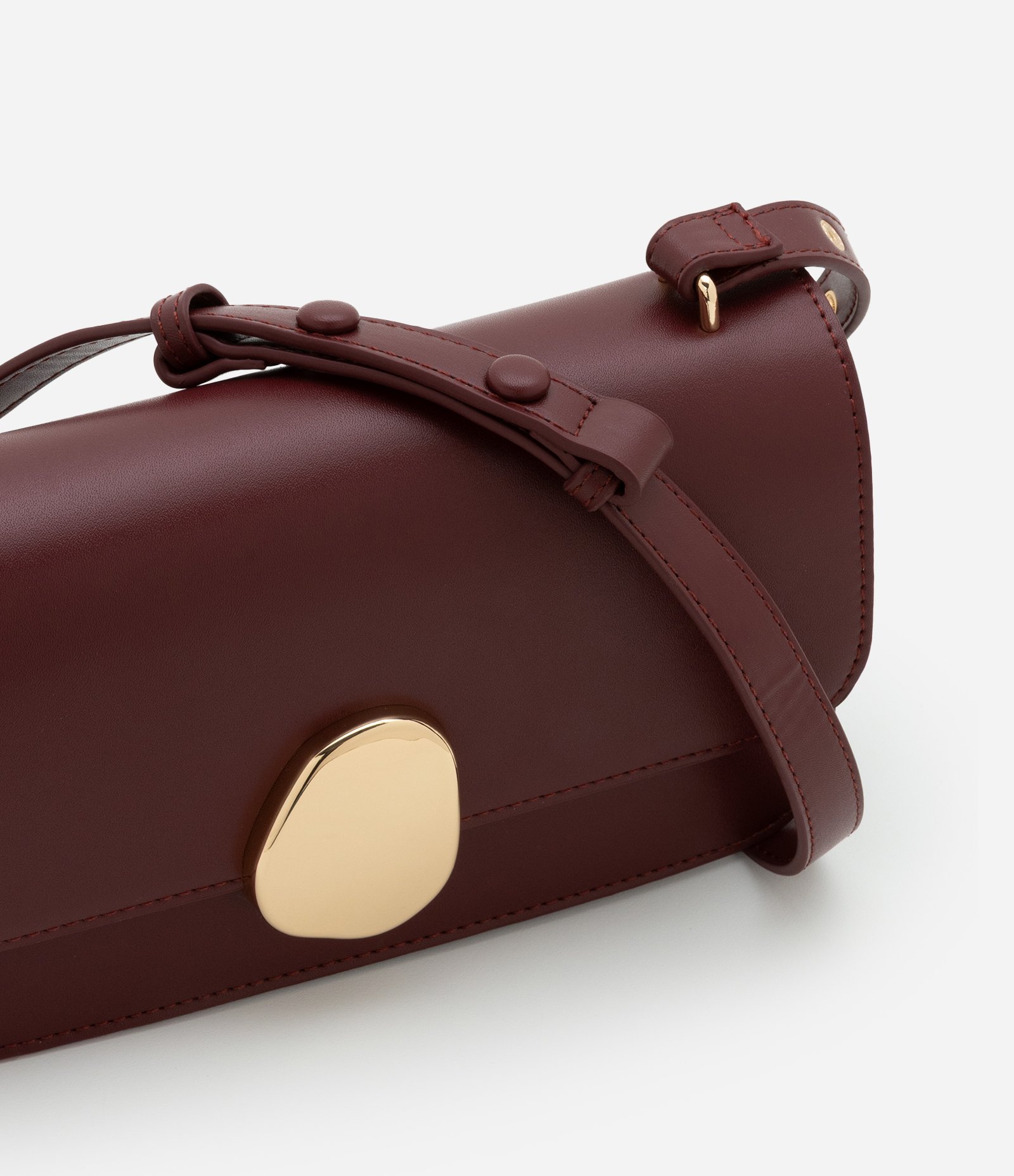 Bolsa Shoulder Média com Tampa e Detalhe Metalizado Vinho 6