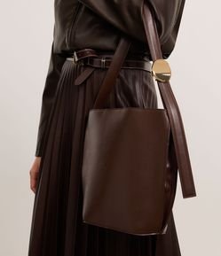 Bolsa Bucket Média com Detalhe na Alça