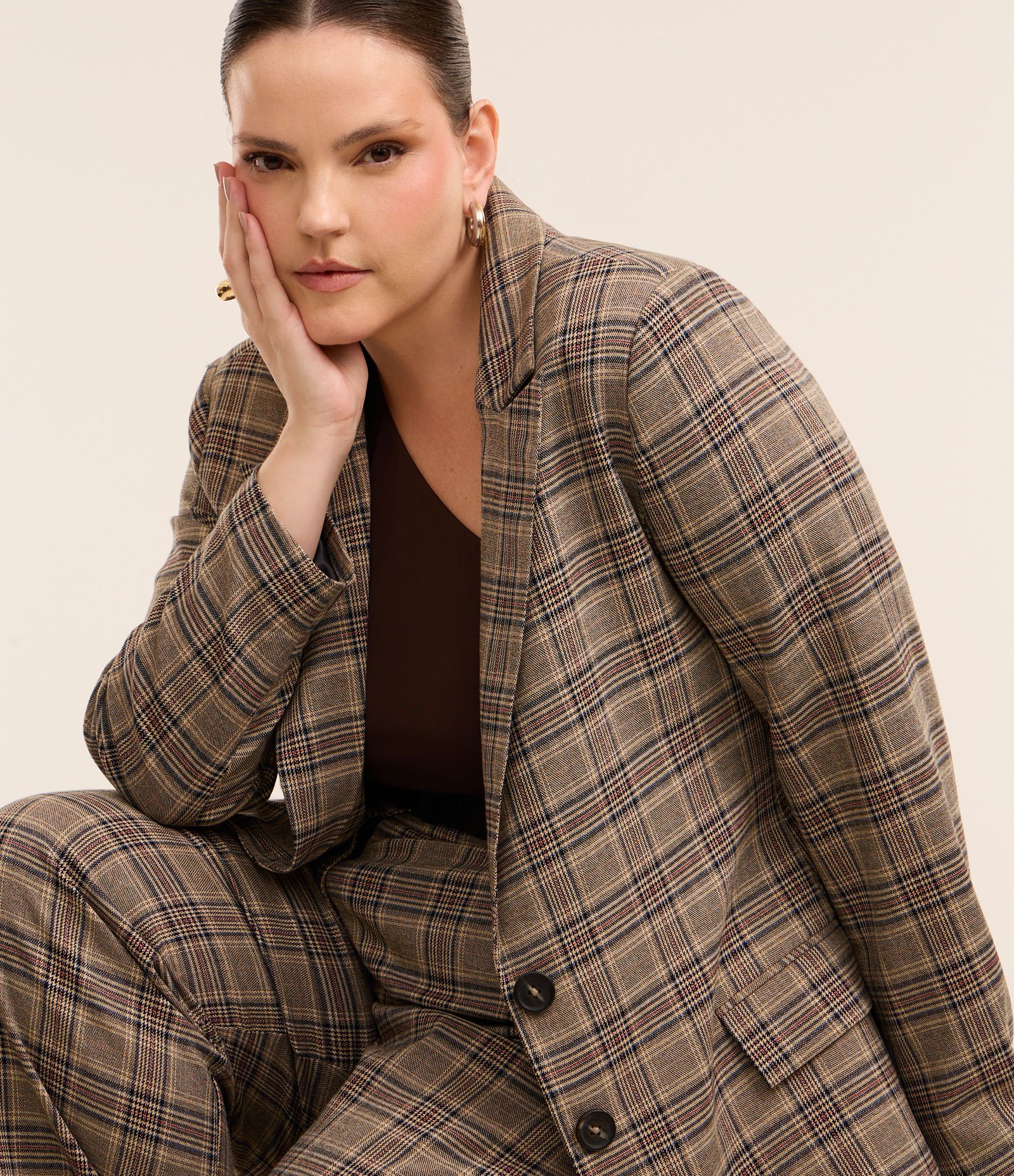 Blazer Alfaiataria Estampa Xadrez e Bolsos Curve & Plus Size Cinza 1