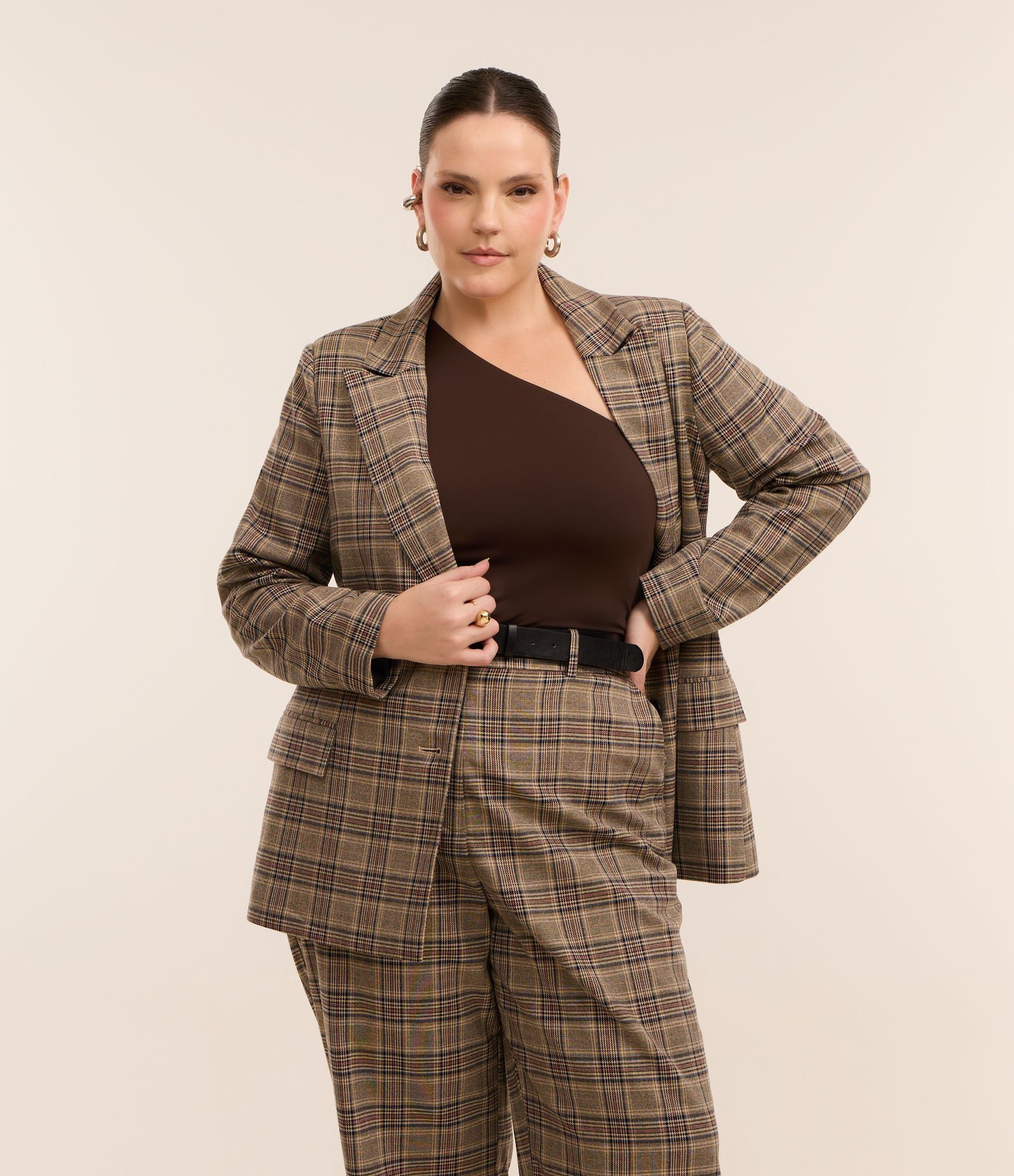 Blazer Alfaiataria Estampa Xadrez e Bolsos Curve & Plus Size Cinza 2