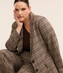 Blazer Alfaiataria Estampa Xadrez e Bolsos Curve & Plus Size