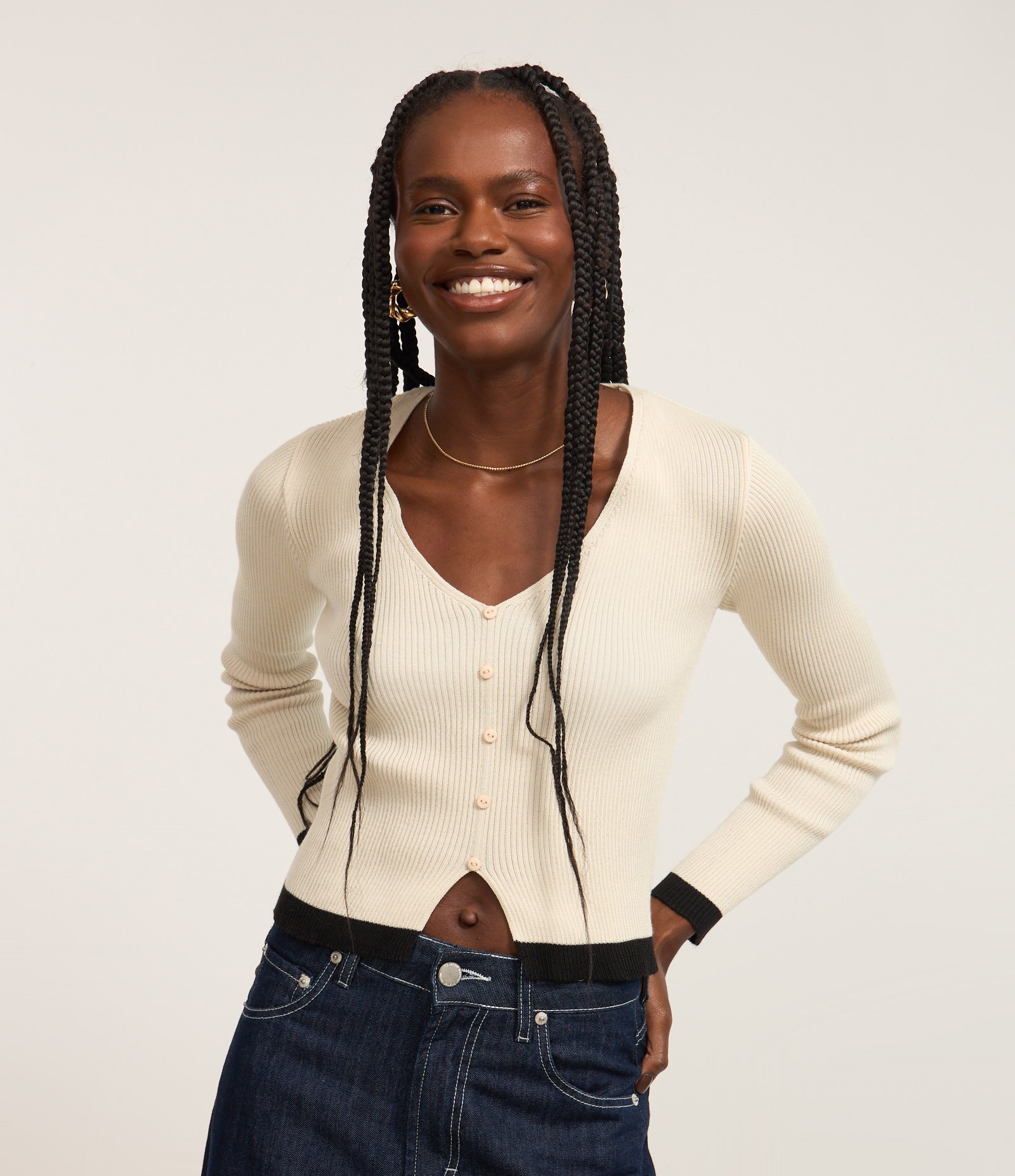 Blusa em Tricô com Botões e Babadinho Contrastante Bege 1