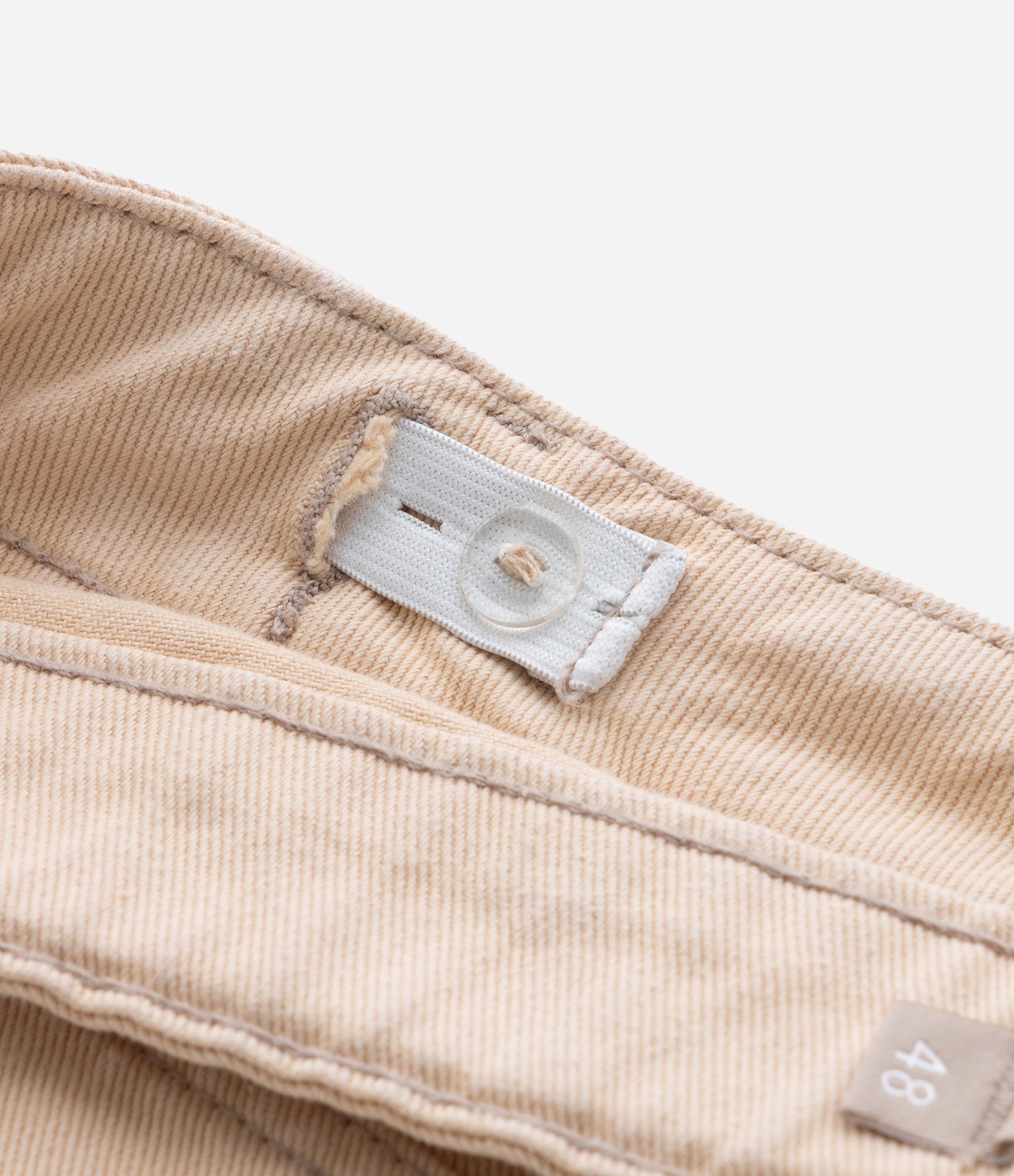 Short Evasé em Sarja Leve com Barra a Fio Curve & Plus Size Bege 8