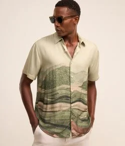 Camisa Comfort em Voil com Estampa de Cenário