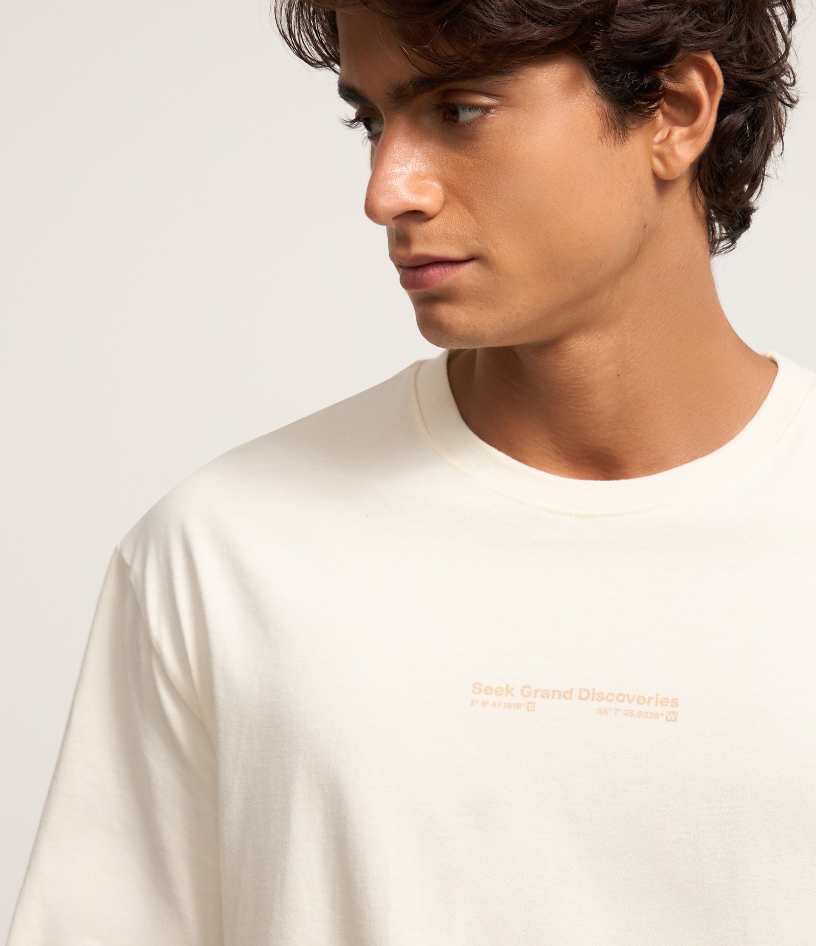 Camiseta Relaxed em Malhão com Estampa Lettering e Mapa Off White 1