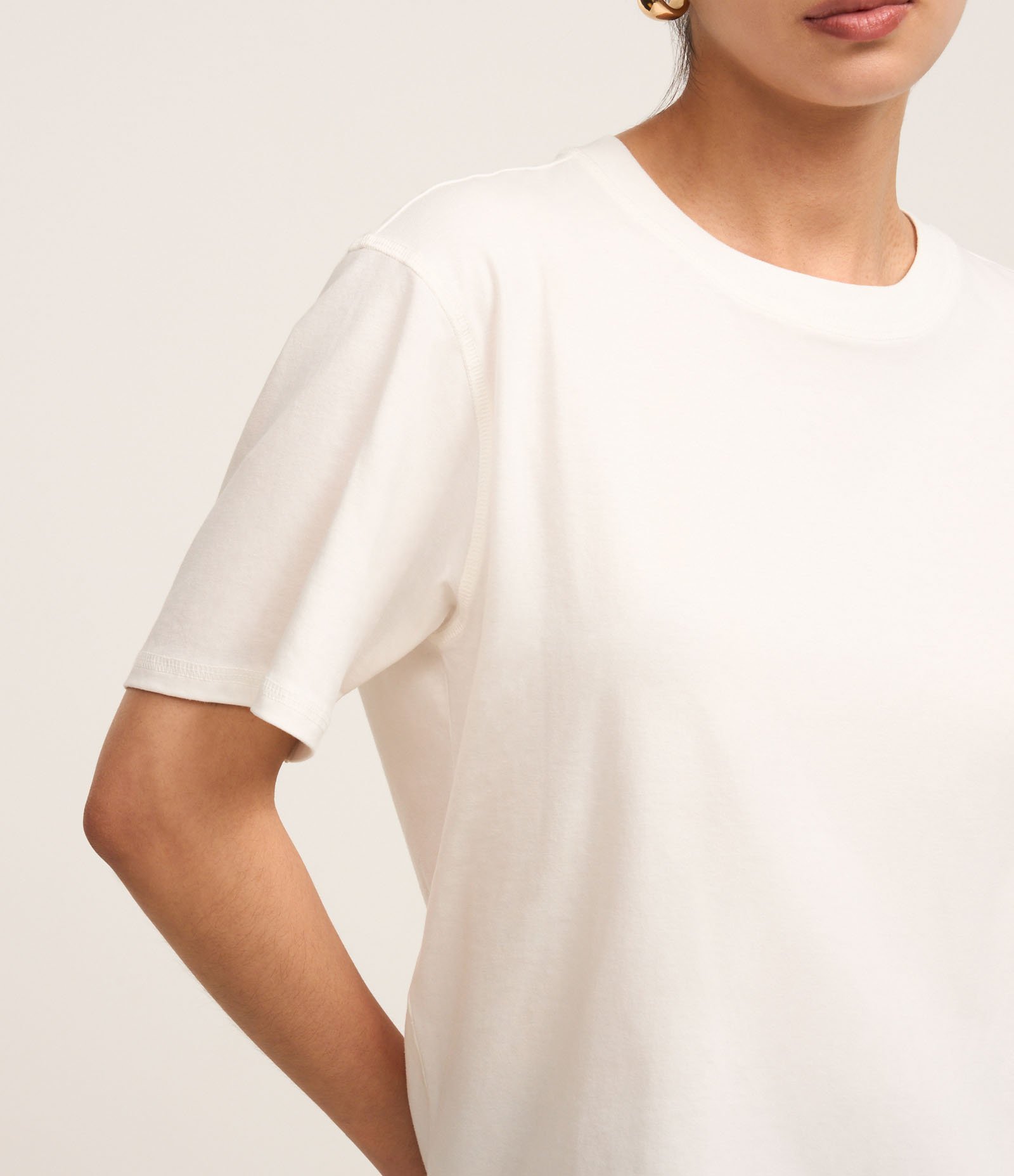 Blusa em Algodão Peruano com Recorte Pespontado nas Costas Branco 3