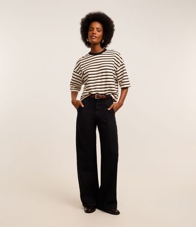 Calça Wide Leg em Sarja com Recortes Calça Wide Leg em Sarja com Recortes