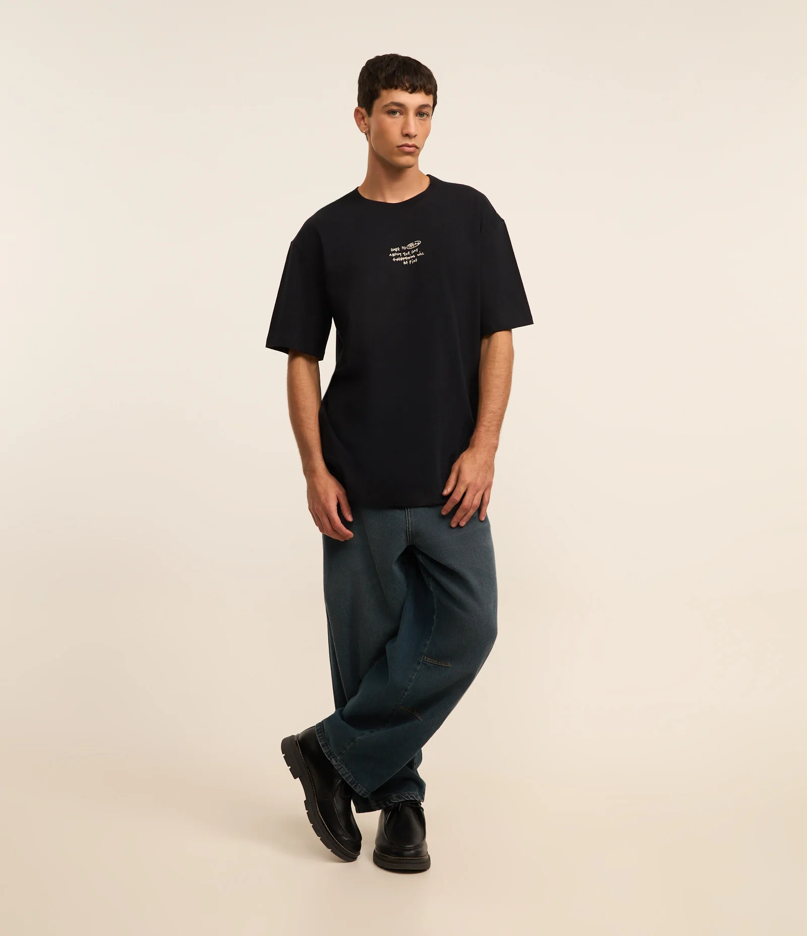 Camiseta Relaxed em Algodão com Estampa Estátua de Mármore Preto 2