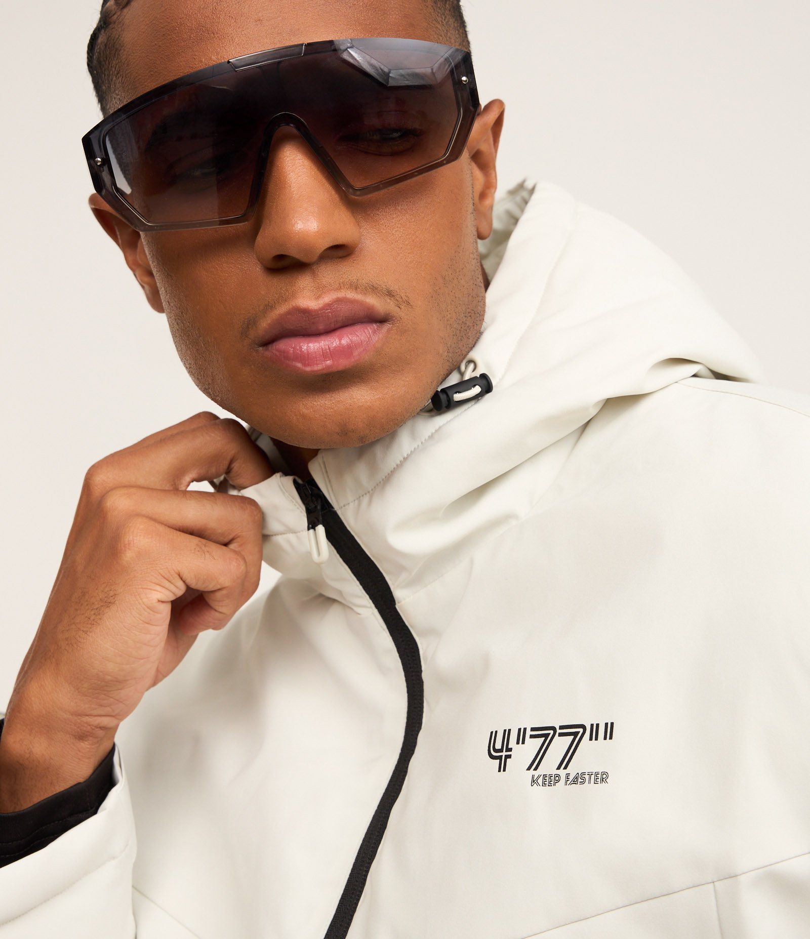 Jaqueta Esportiva com Capuz e Estampa Lettering Branco 3