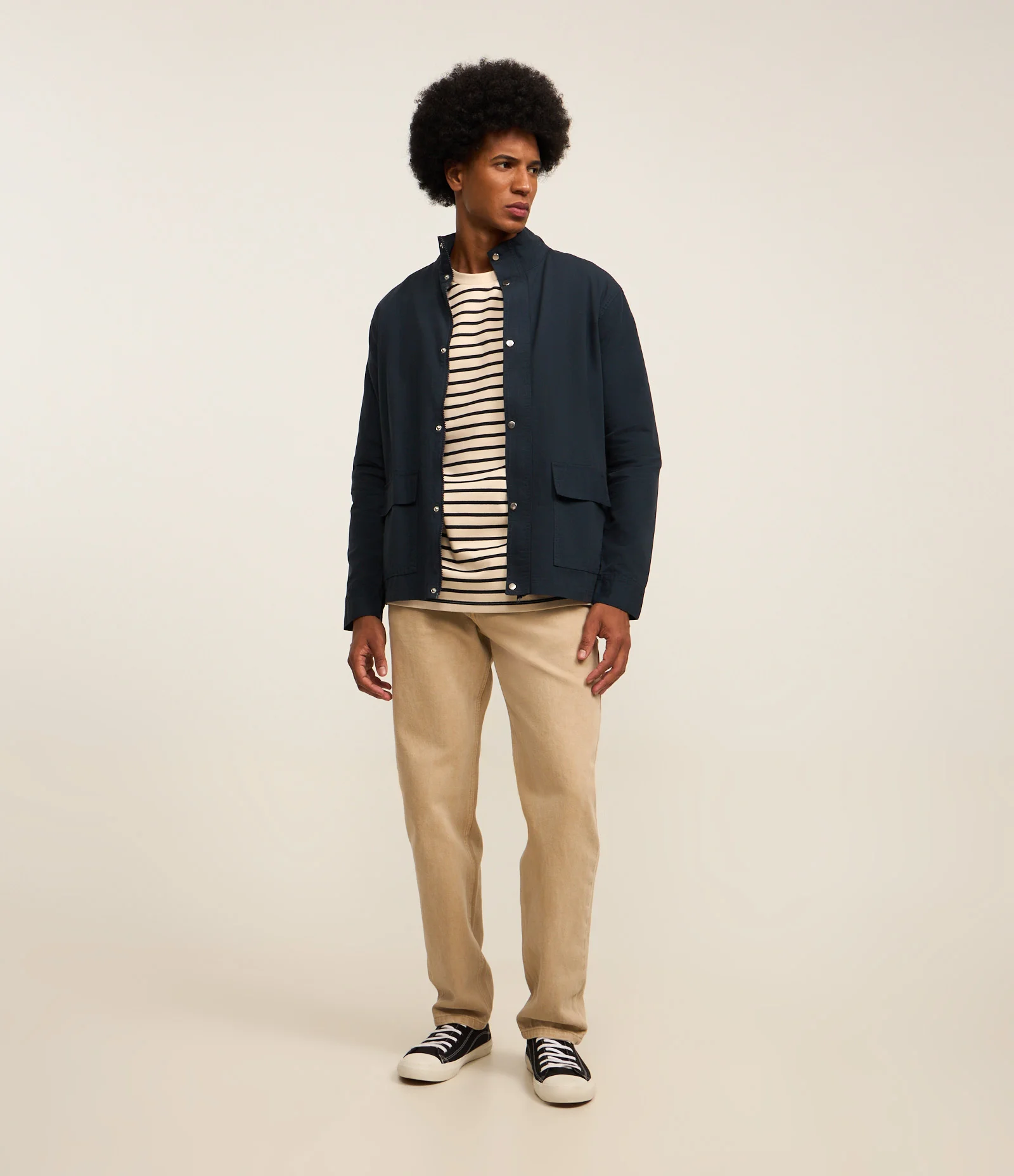 Jaqueta Bomber em Sarja com Abotoamento e Bolsos Cargos Cinza escuro 2