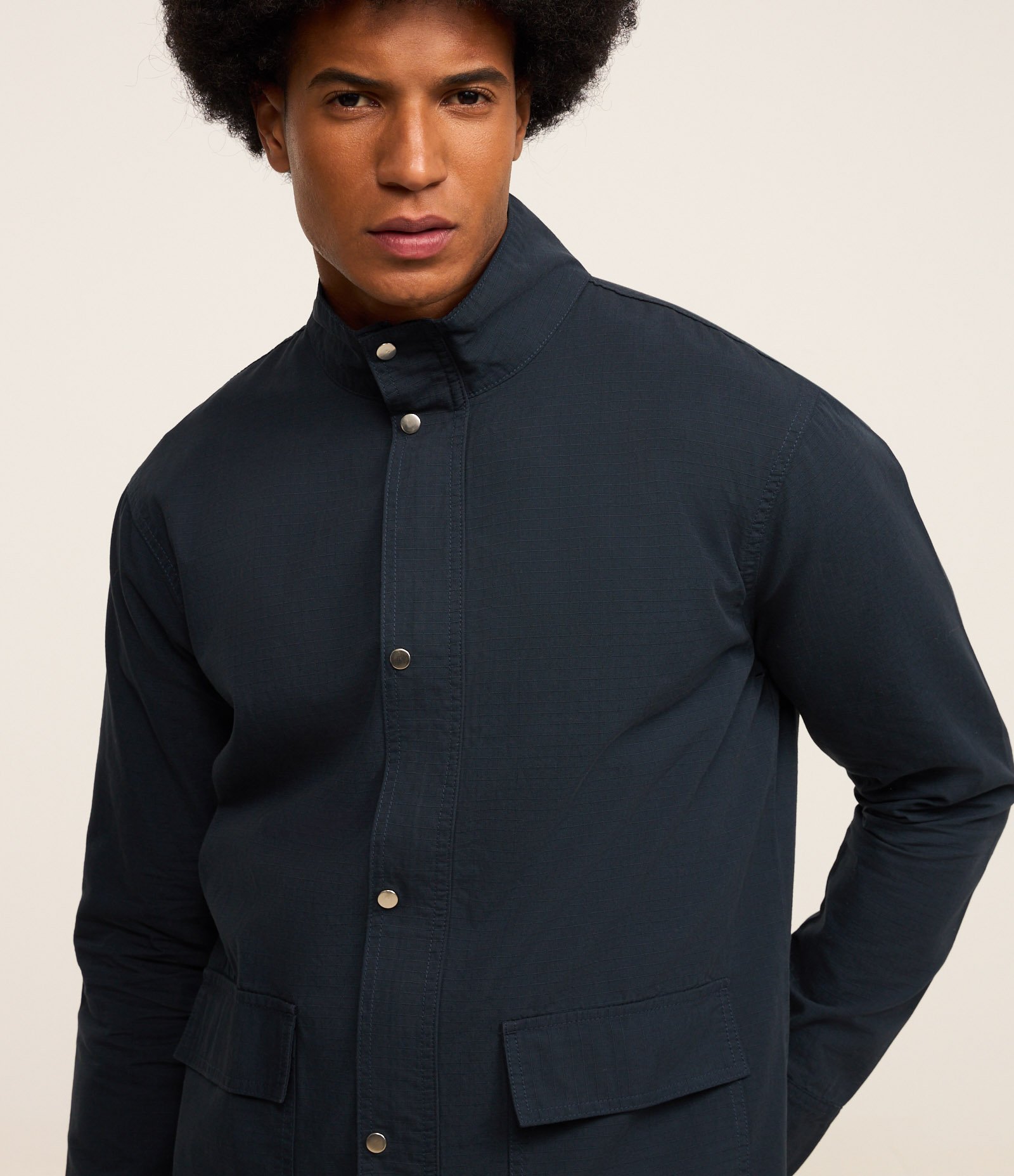 Jaqueta Bomber em Sarja com Abotoamento e Bolsos Cargos Cinza escuro 3