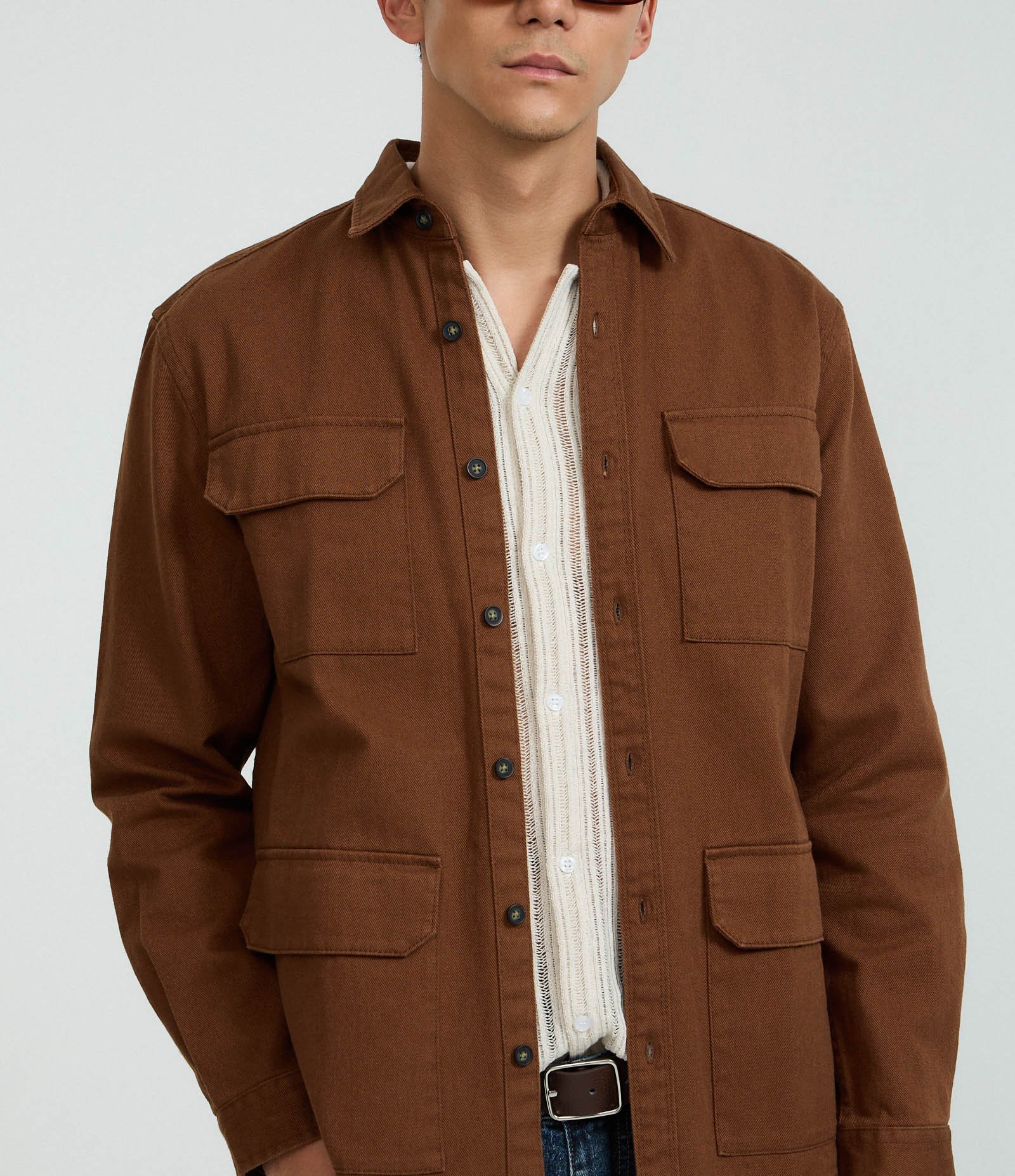 Camisa Regular em Sarja com Bolsos Marrom 3