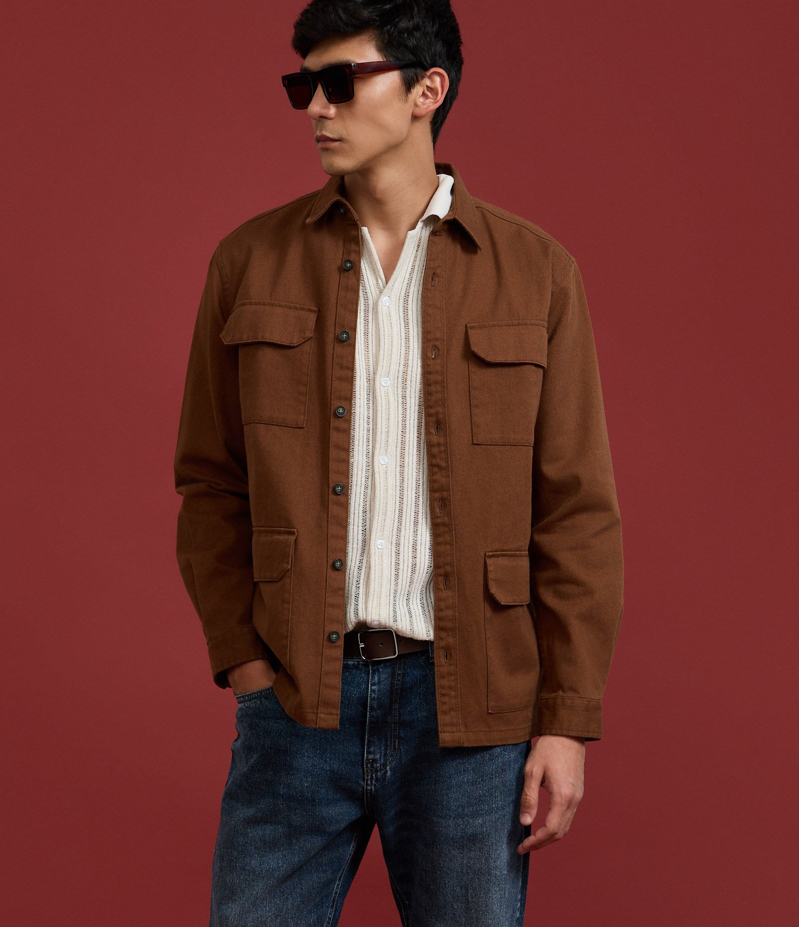 Camisa Regular em Sarja com Bolsos Marrom 4