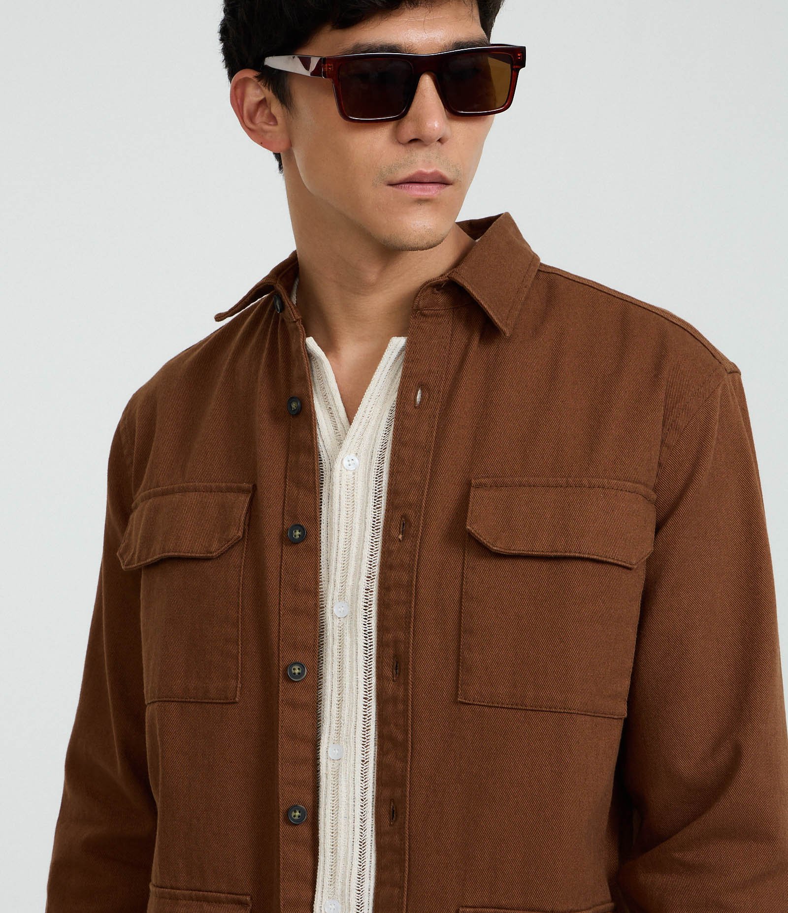 Camisa Regular em Sarja com Bolsos Marrom 6