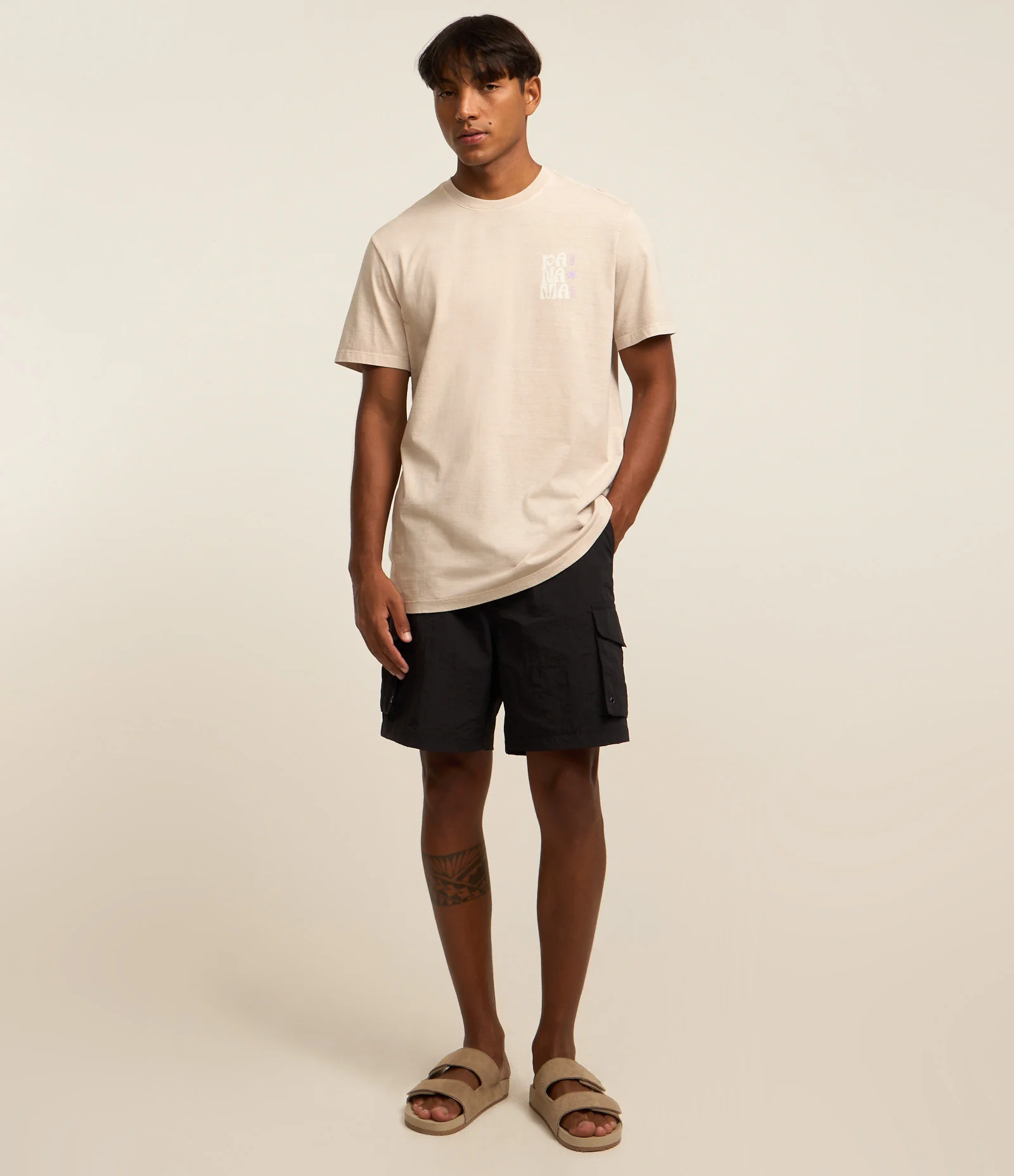 Camiseta Relaxed em Algodão Estonado com Ícones de Praia Bege 2