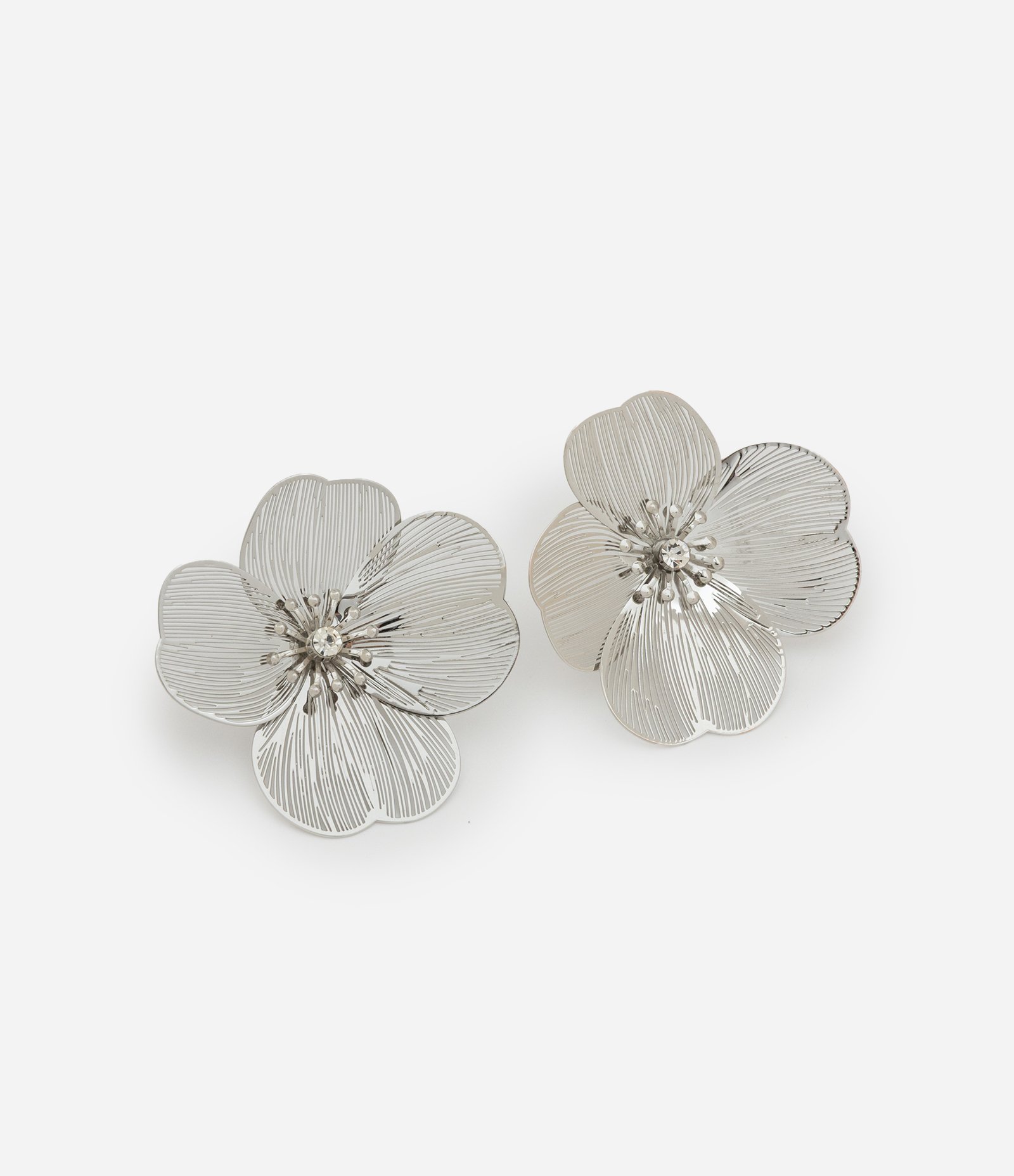 Brinco Botão em Metal com Flor Aramada e Miolo de Strass Prata 1