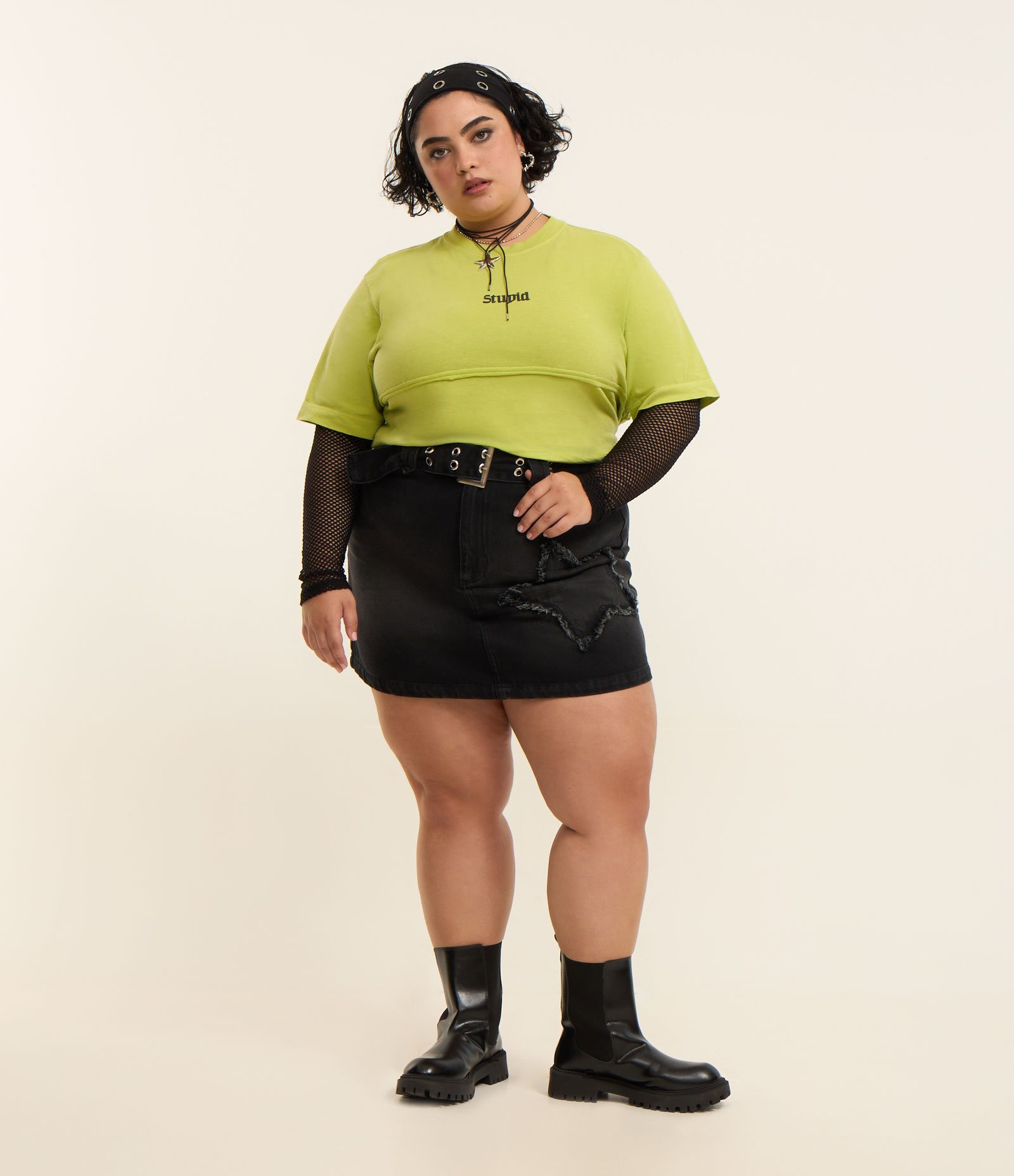 Saia Curta Jeans com Estrela e Cinto Curve & Plus Size Preto 1