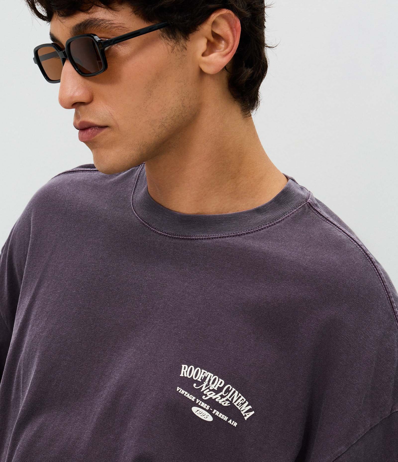 Camiseta Oversized Rooftop Cinema Nights Cinza 1