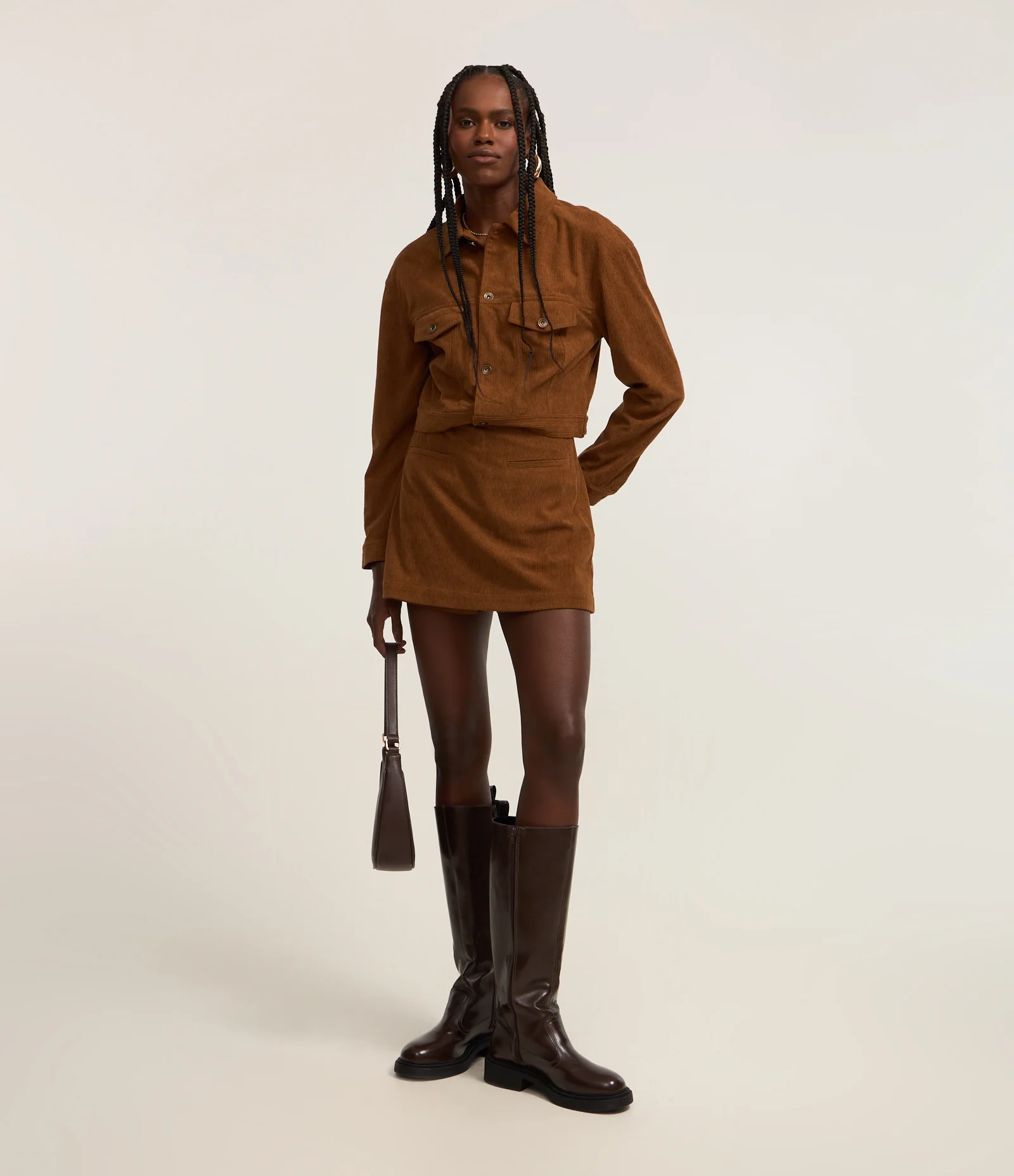 Short Saia Curto e Canelado em Veludo Cotelê Marrom 1