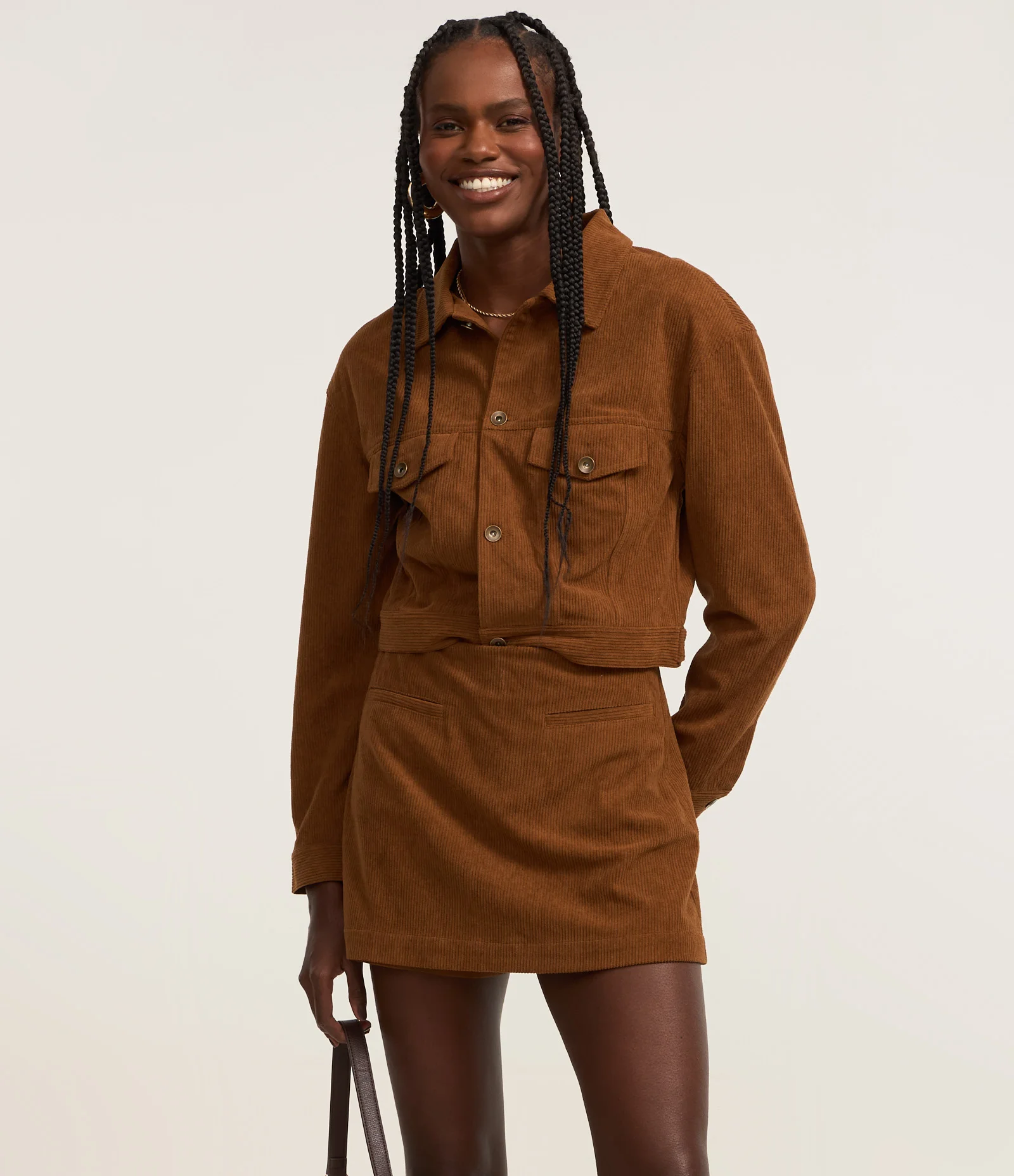 Short Saia Curto e Canelado em Veludo Cotelê Marrom 2