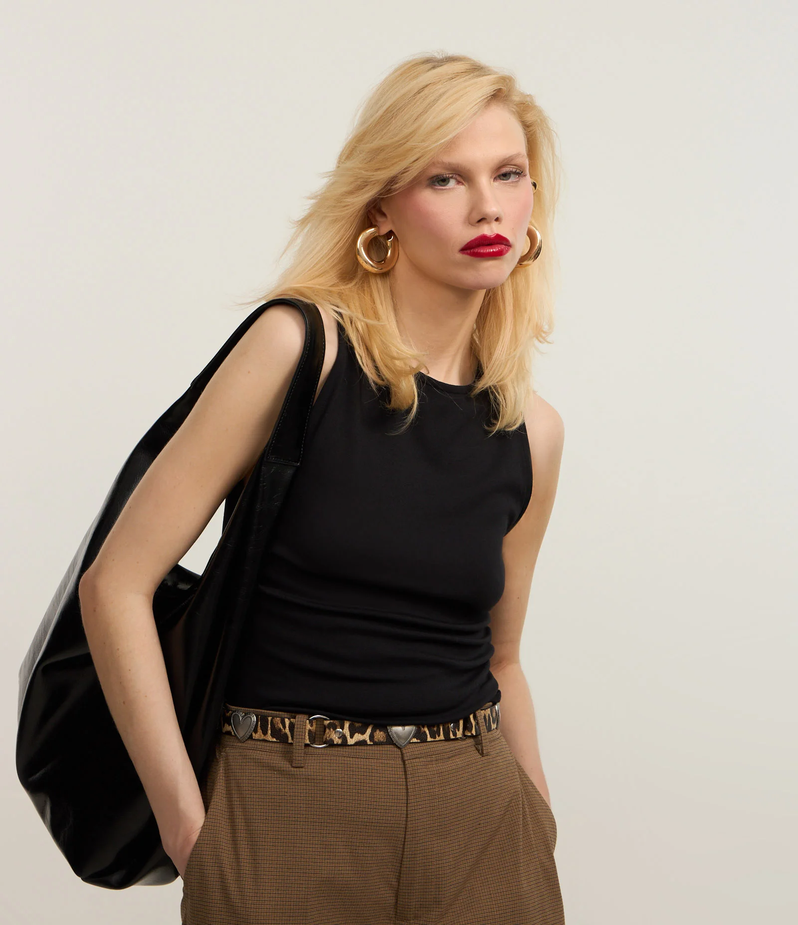 Blusa em Ponto Roma com Franzido e Fenda na Lateral Preto 1