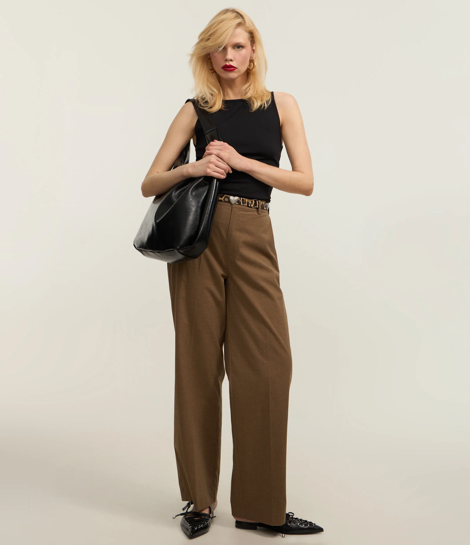 Blusa em Ponto Roma com Franzido e Fenda na Lateral Preto 2