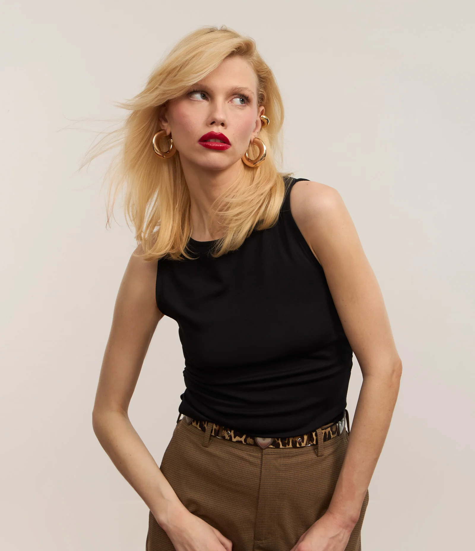 Blusa em Ponto Roma com Franzido e Fenda na Lateral Preto 5