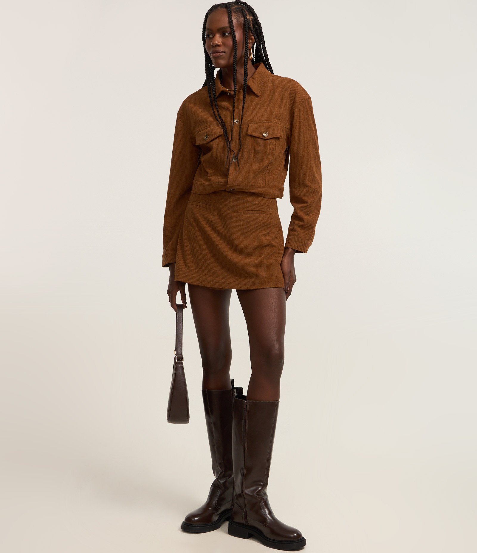 Jaqueta Curta em Veludo Cotele com Botões Frontais Marrom 2