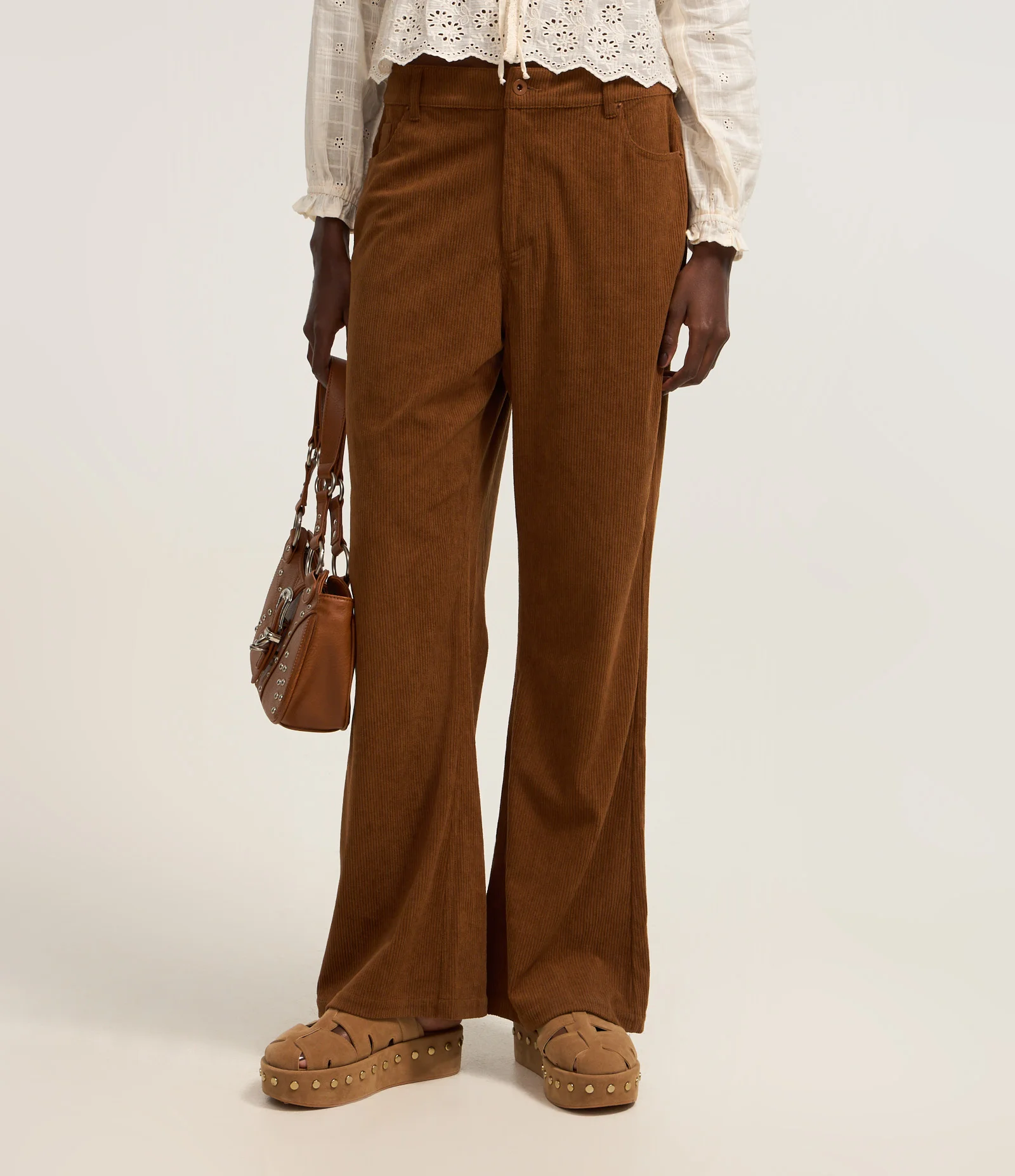 Calça Flare em Veludo Cotele Marrom 2