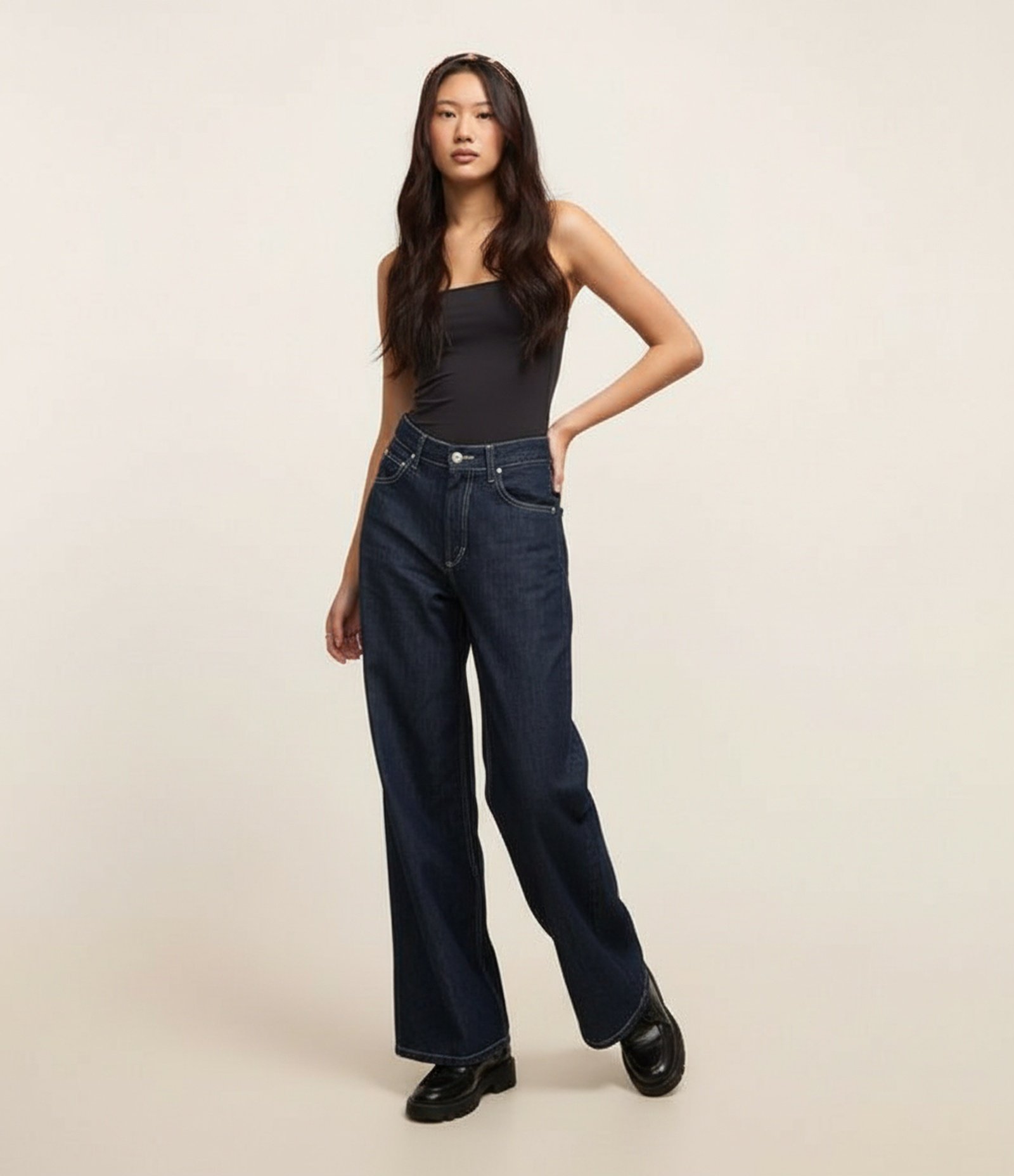 Blusa em Microfibra com Decote quadrado Preto 5