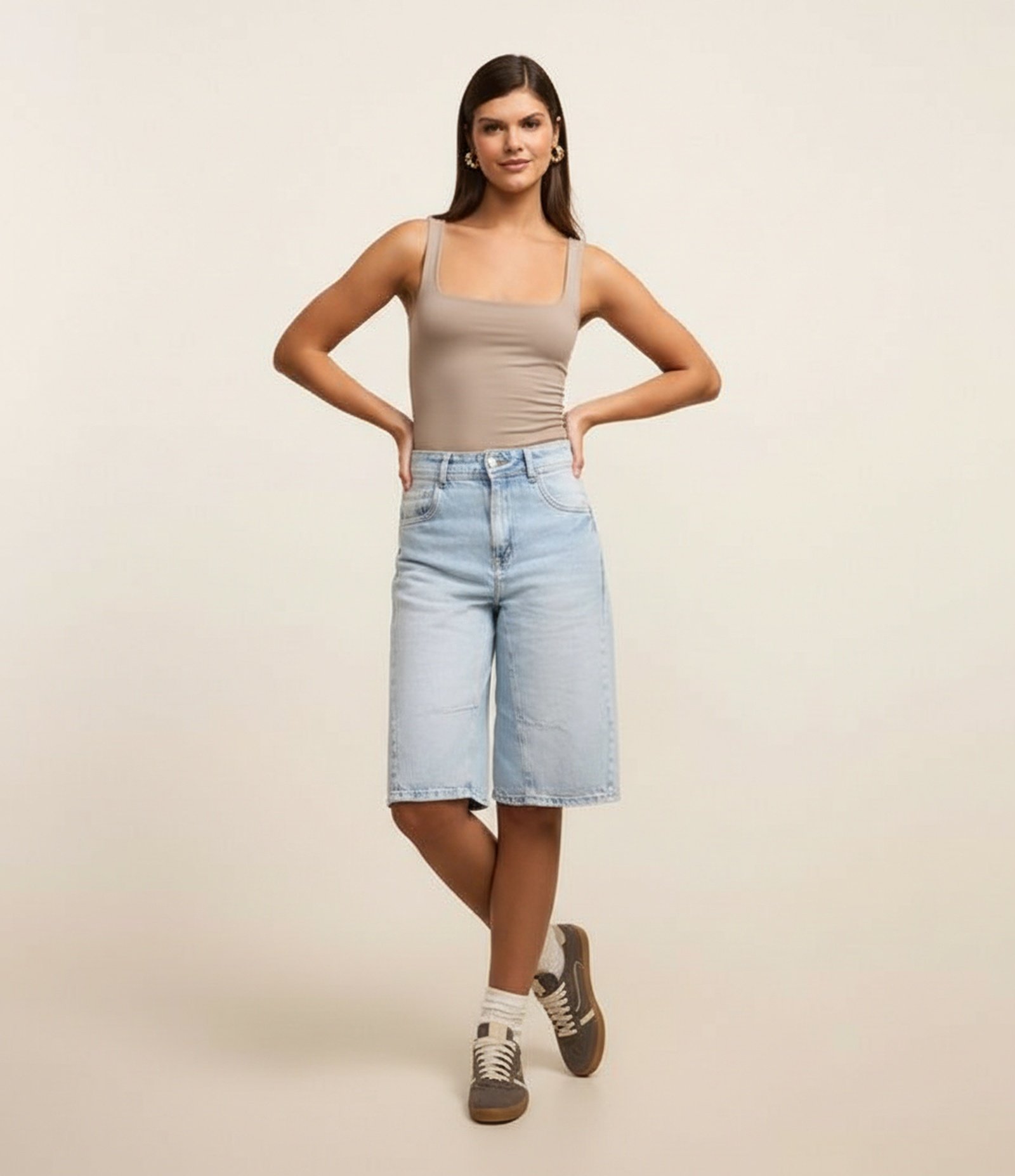 Blusa em Microfibra com Decote quadrado Cinza 4