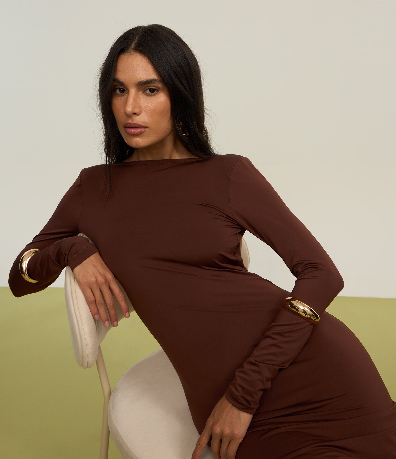 Vestido New Midi com Decote nas Costas e Fenda Marrom Chocolate 5