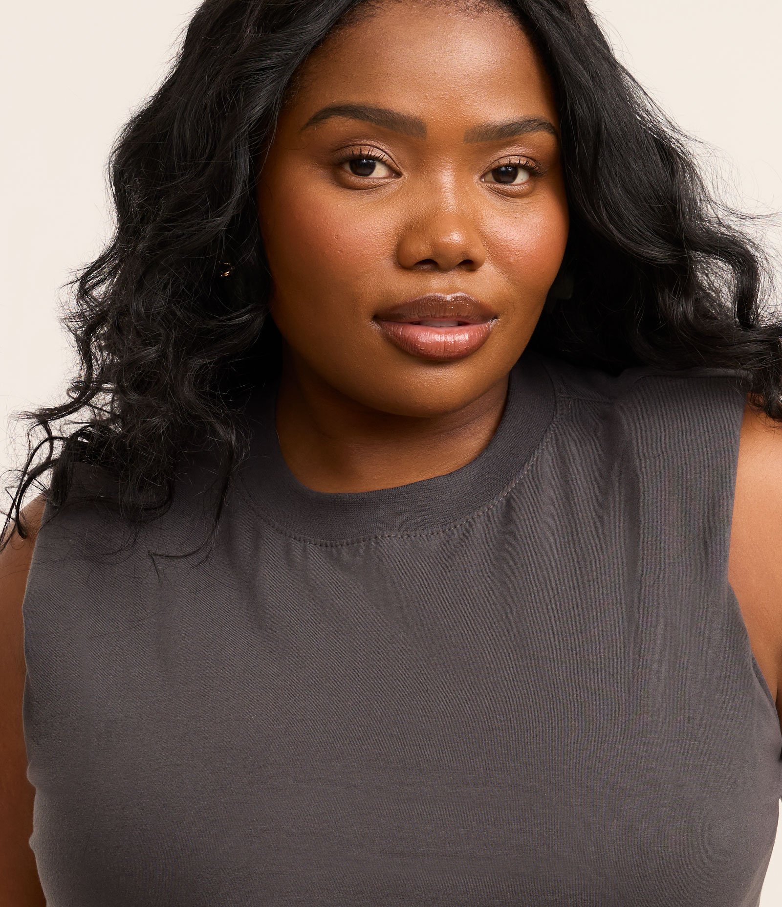 Blusa Muscle Tee em Algodão Curve & Plus Size Cinza 2