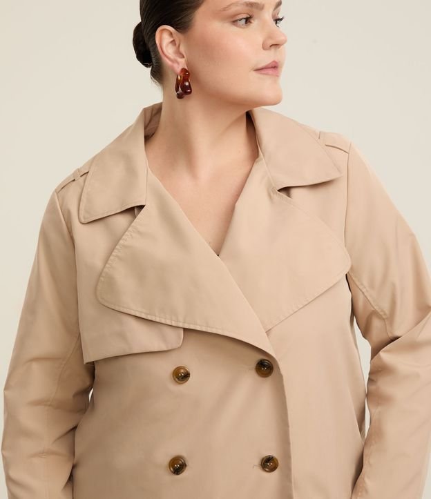 Jaqueta Trench Coat Crpped em Gabardine com Botões Curve & Plus Size