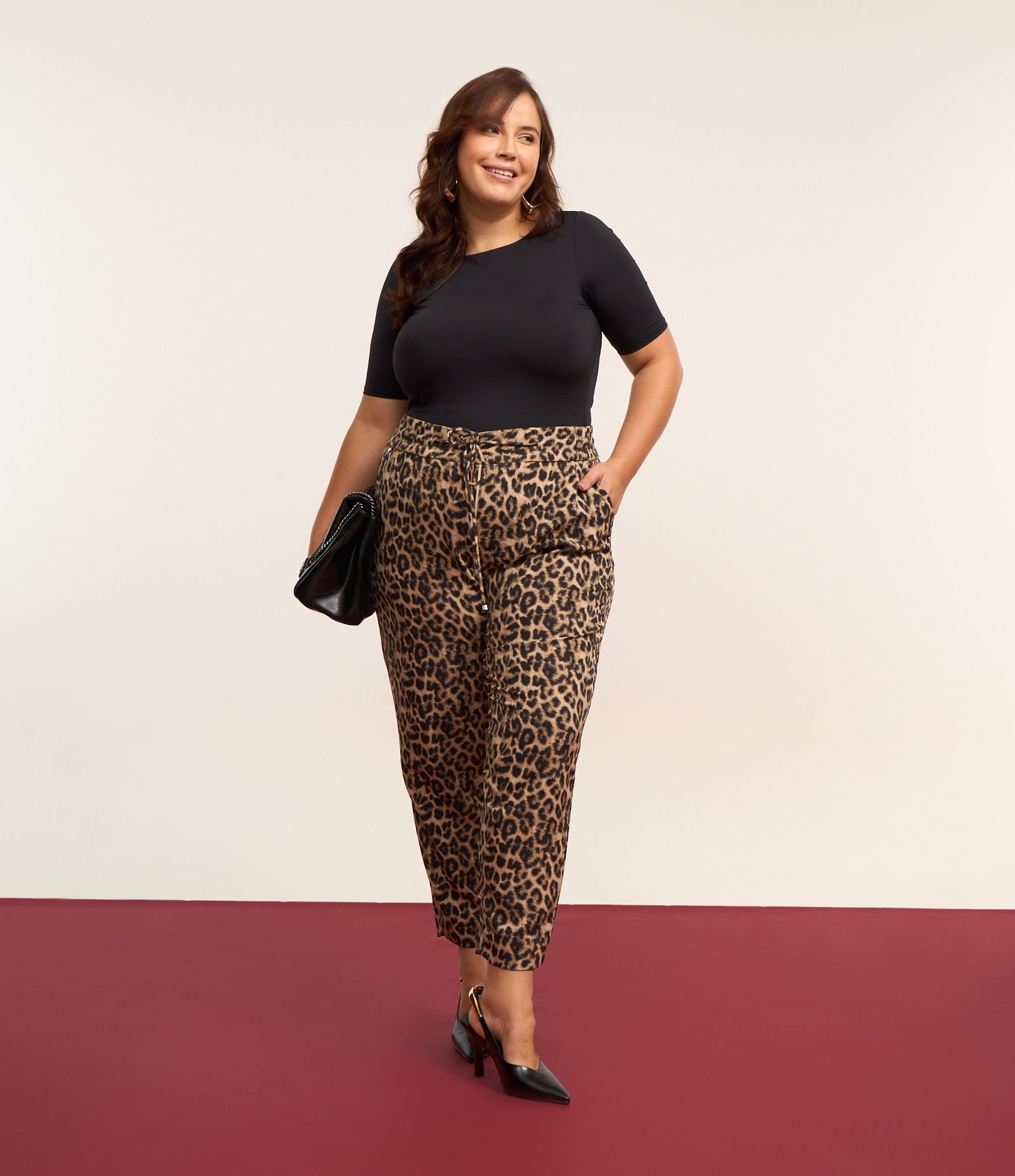 Blusa Ajustada em Microfibra Leve Curve & Plus Size Preto 2