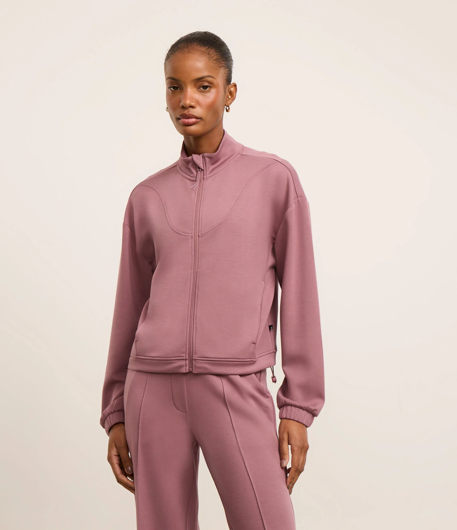 Jaqueta Esportiva em Viscose com Gola Alta e Ajuste na Barra Roxo 2