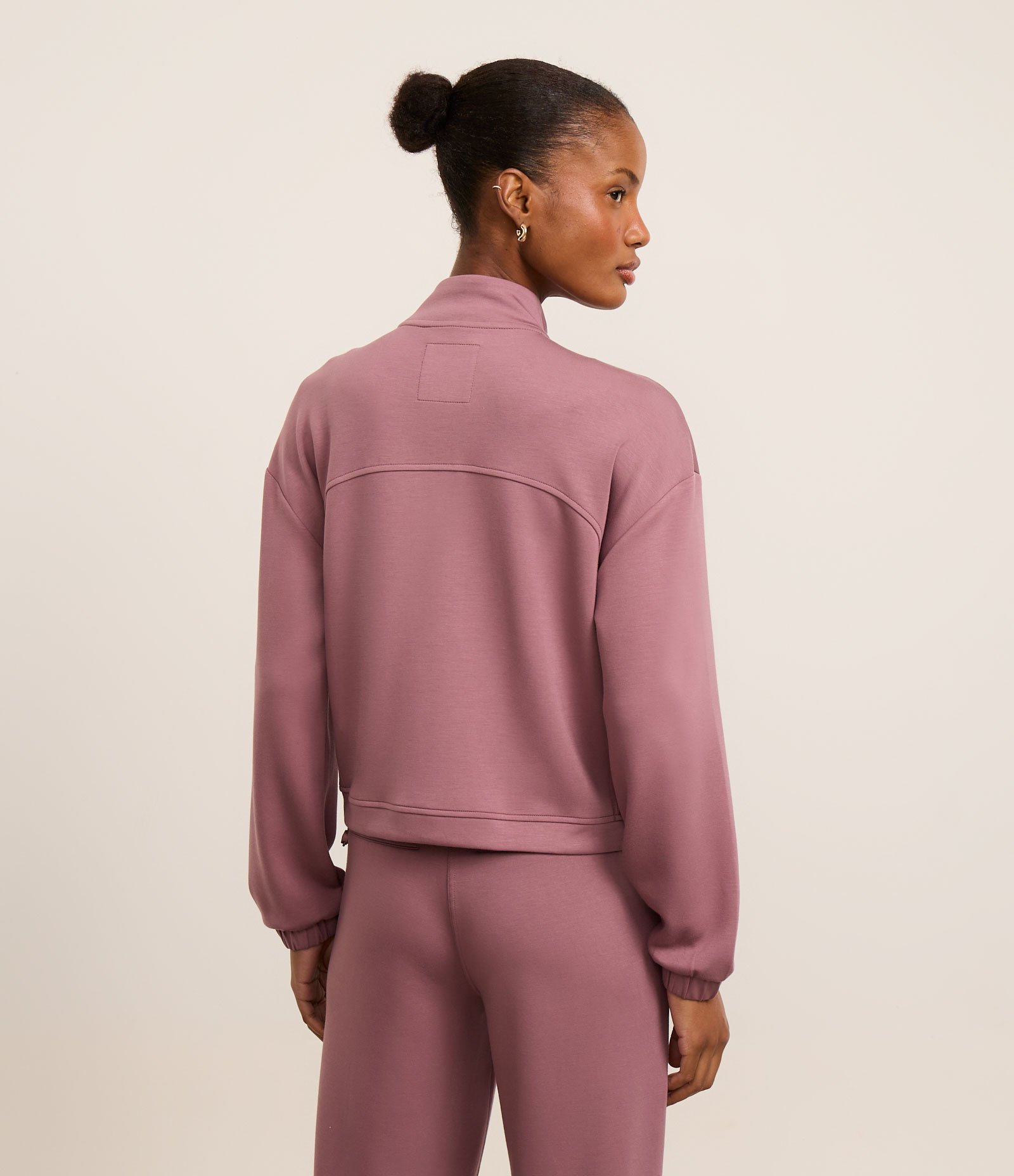 Jaqueta Esportiva em Viscose com Gola Alta e Ajuste na Barra Roxo 4