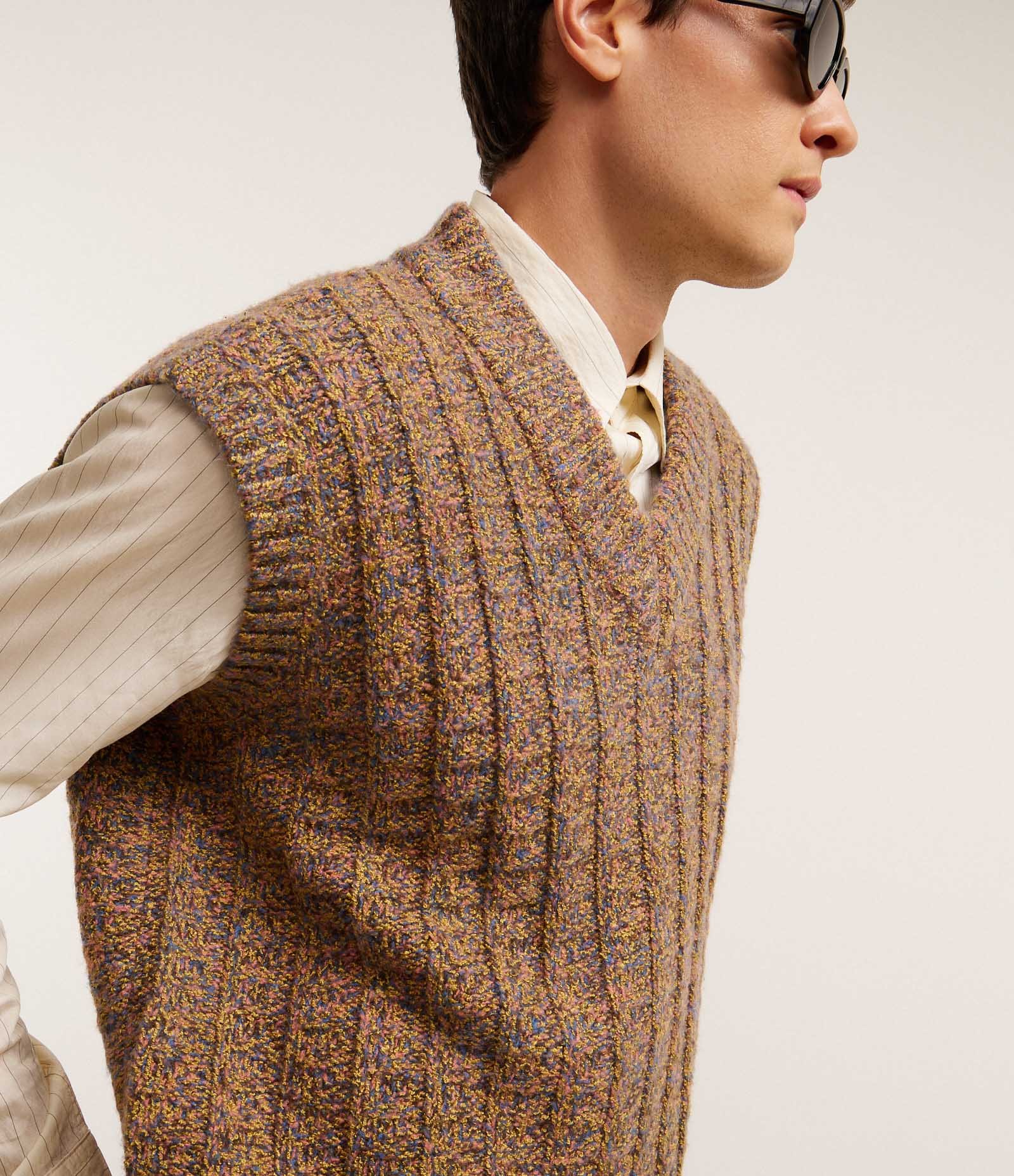 Colete em Tricô com Gola V e Textura Multicores 4