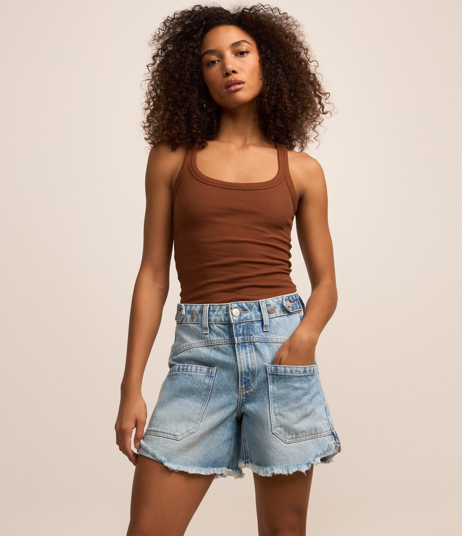 Short em Jeans com Faixa no Cós e Barra Desfeita Azul 3