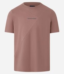 Camiseta em Algodão com Estampa Lettering Recortes e Textura