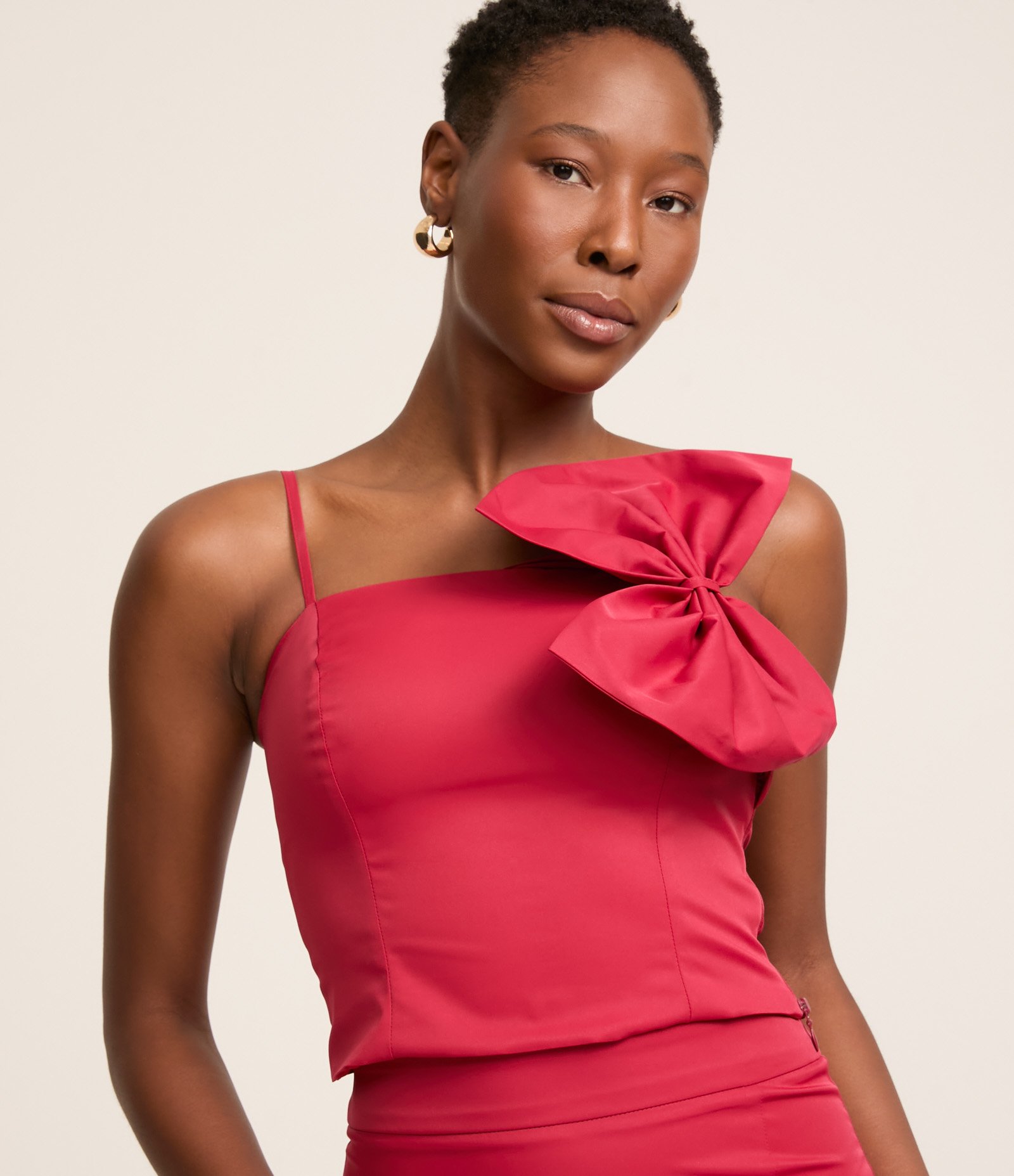 Blusa Curta em Tecido Tecnológico com Laço Grande Vermelho 1