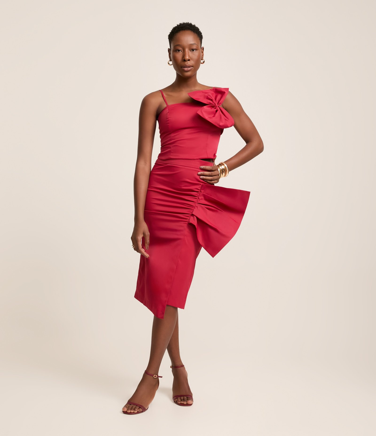 Blusa Curta em Tecido Tecnológico com Laço Grande Vermelho 2