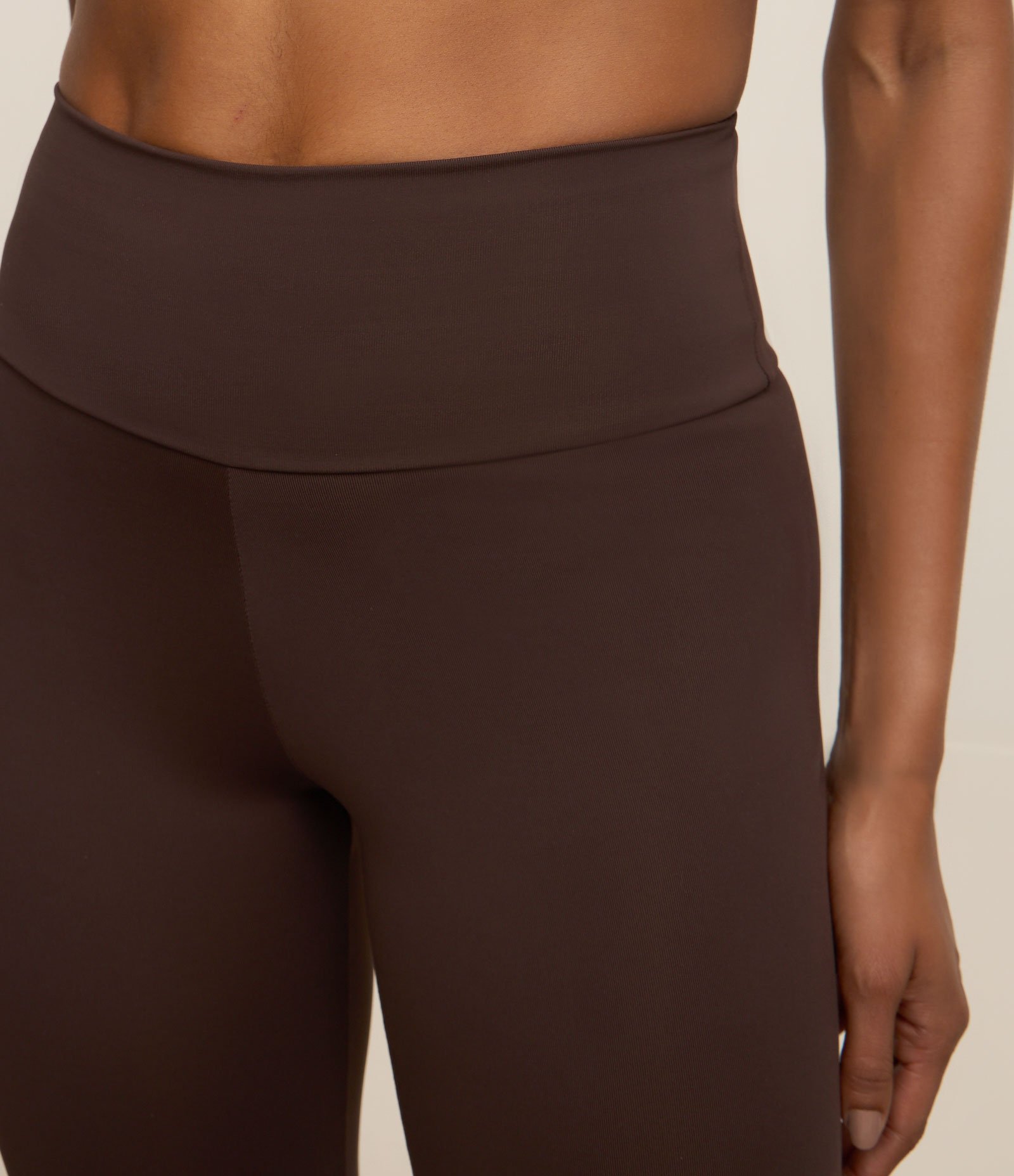 Calça Esportiva Legging em Microfibra com Cós Alto Marrom 4
