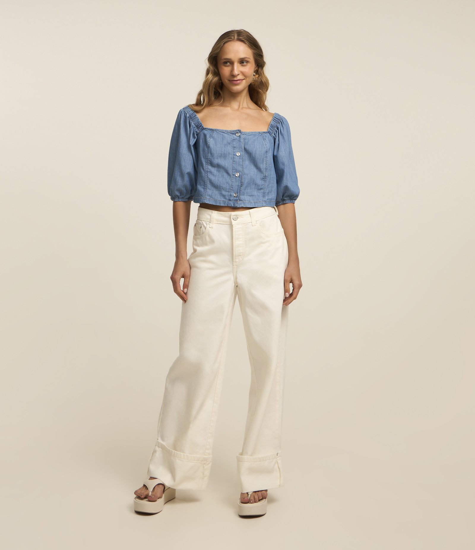Blusa Curta em Jeans com Mangas Bufantes Azul 2