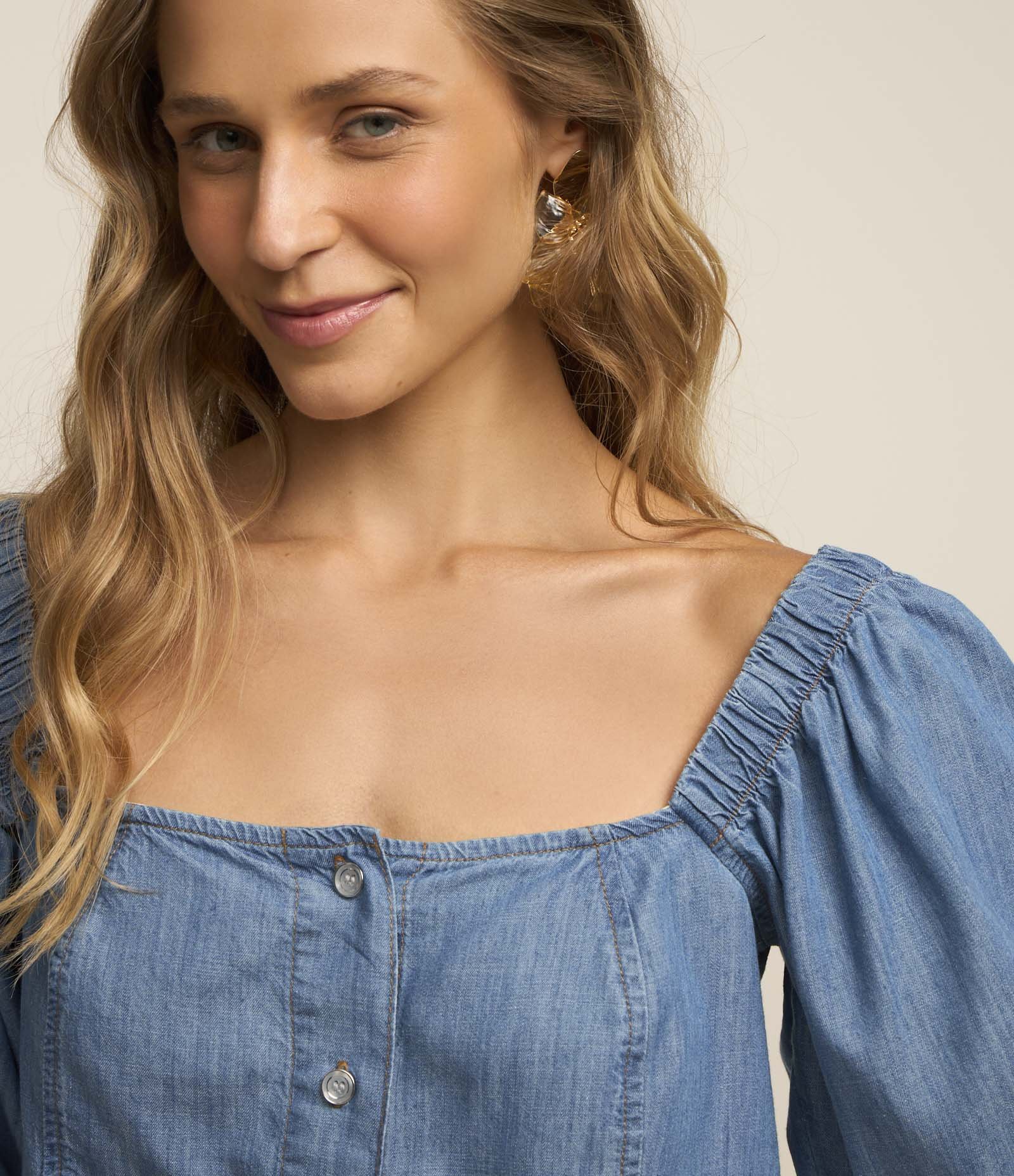 Blusa Curta em Jeans com Mangas Bufantes Azul 4