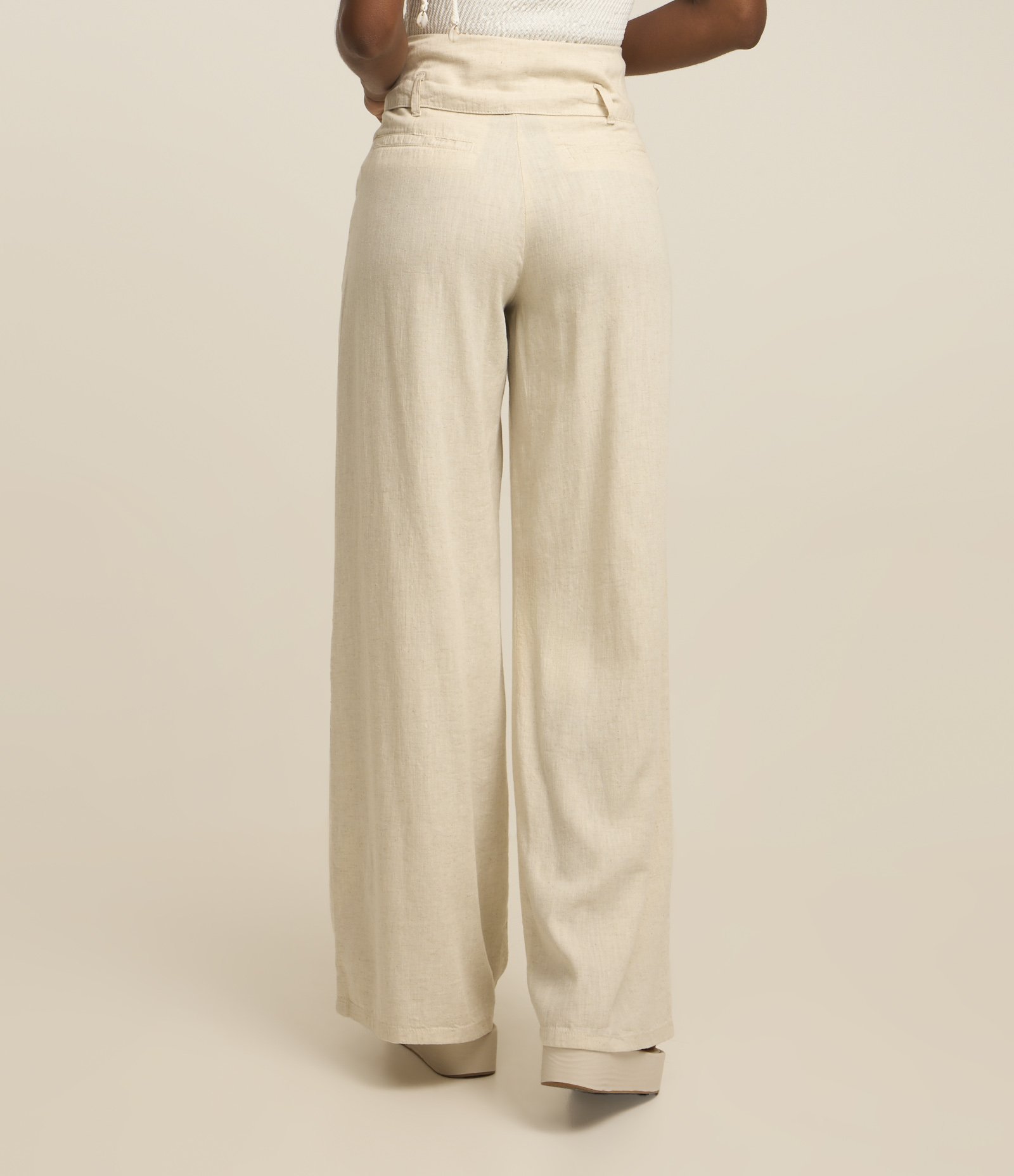 Calça Reta em Jeans Cós com Lapela Pregas e Bolso Faca Off White 3