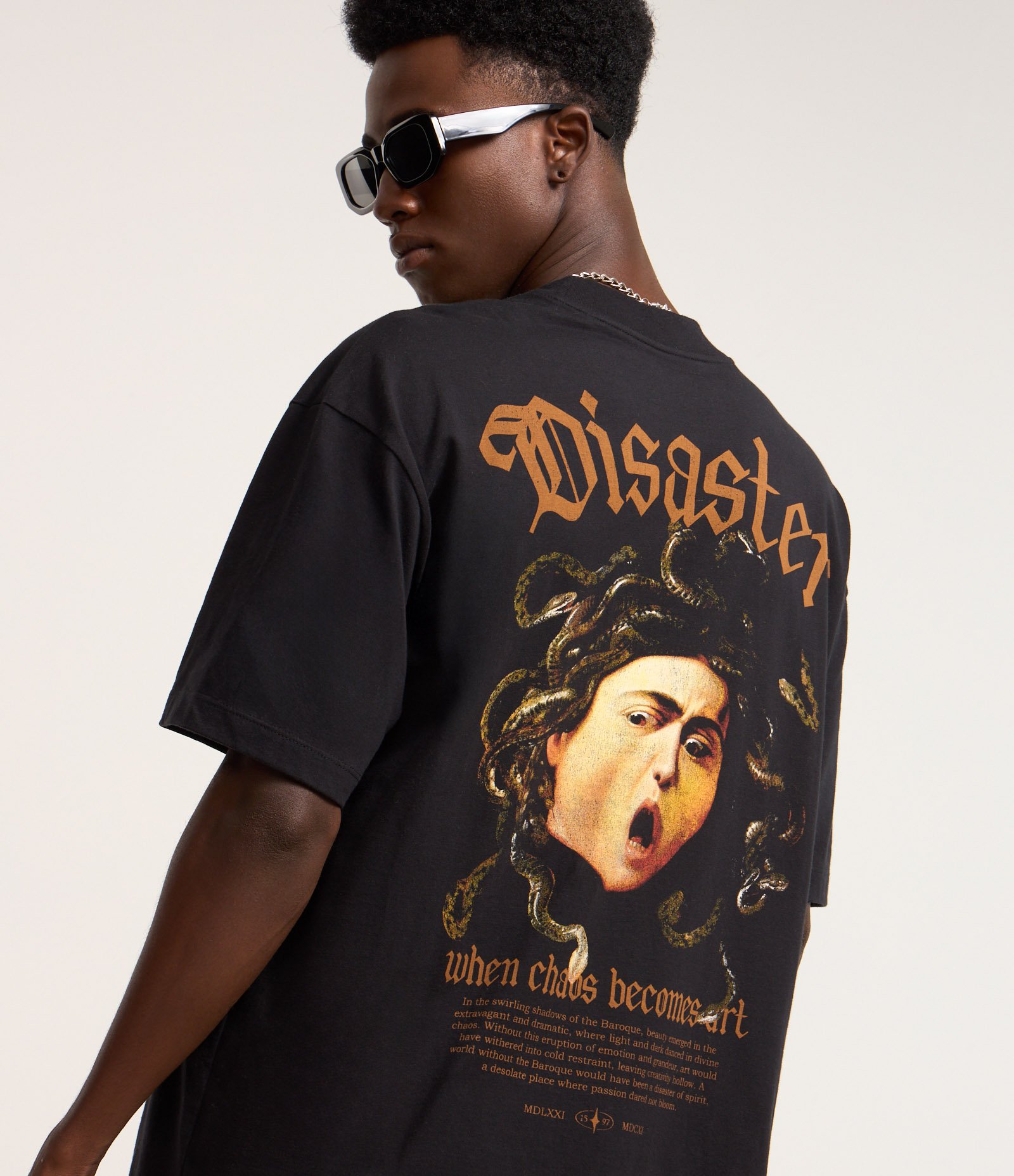 Camiseta Relaxed em Malhão com Estampa Disaster Azul 3