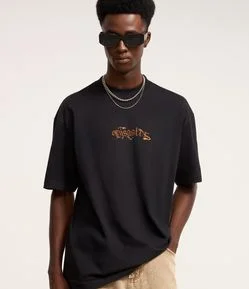 Camiseta Relaxed em Malhão com Estampa Disaster