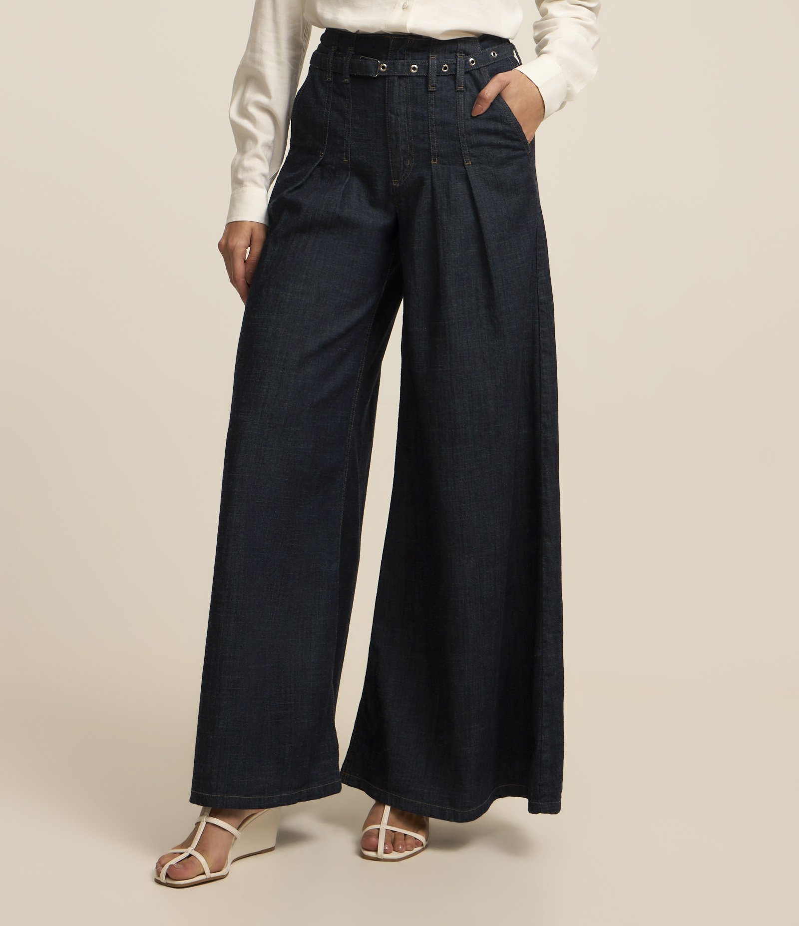 Calça Super Wide Leg Jeans com Pregas e Cinto Azul 2