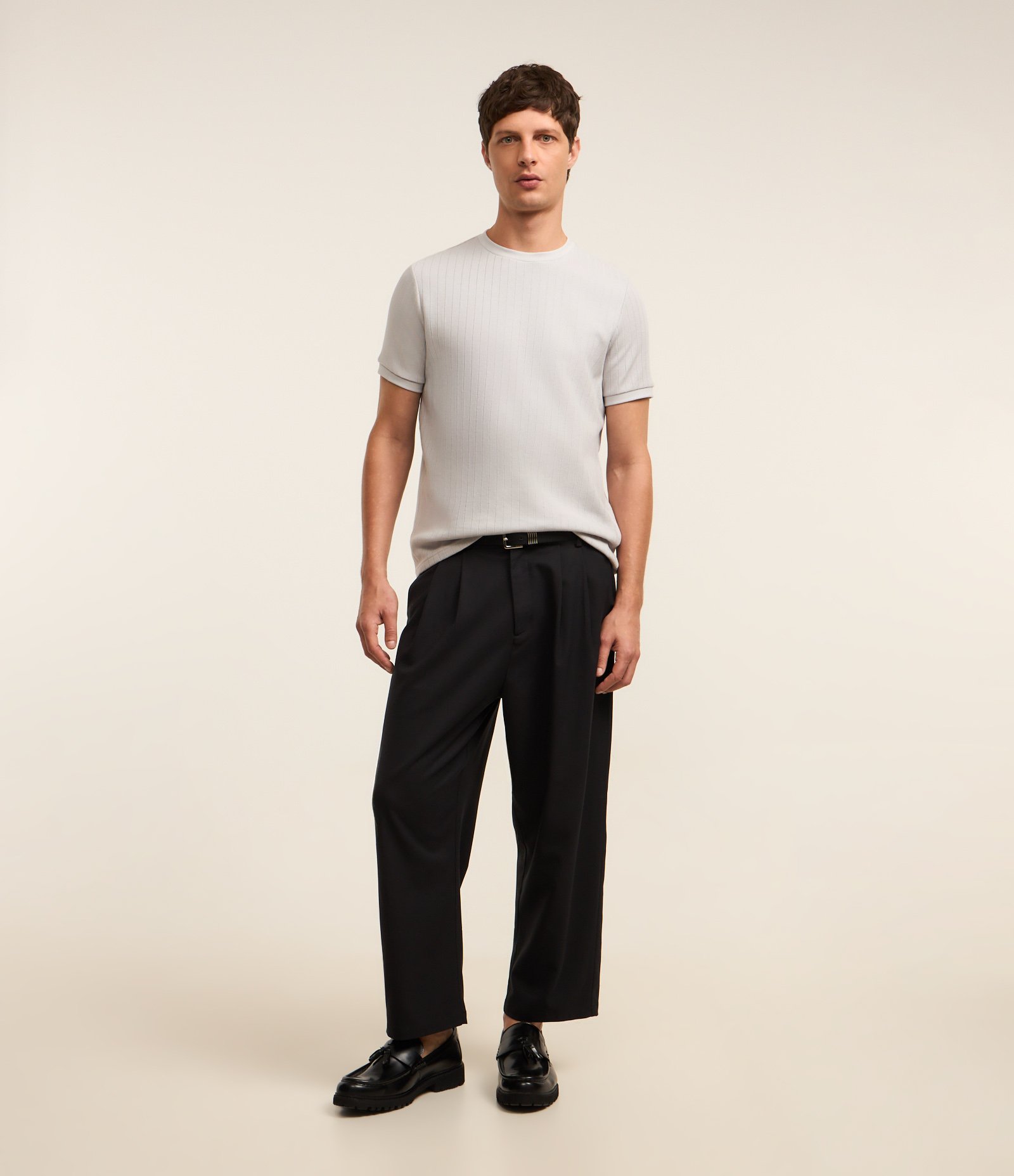 Camiseta Slim em Algodão com Textura Canelada Cinza 2